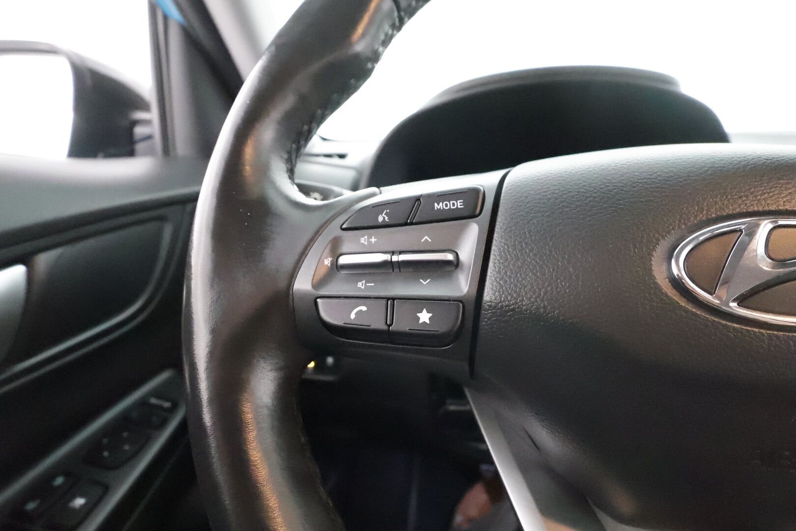 Hyundai KONA 2021 204 hv Style MY21 *HUD / Kamera / ACC / KRELL / LED-valot / Navi /KeylessGO* - Soh 100% testattu juuri! / Poikkeushinta! / Seuraava huolto 03.2026 / Katsastus 02.2027*