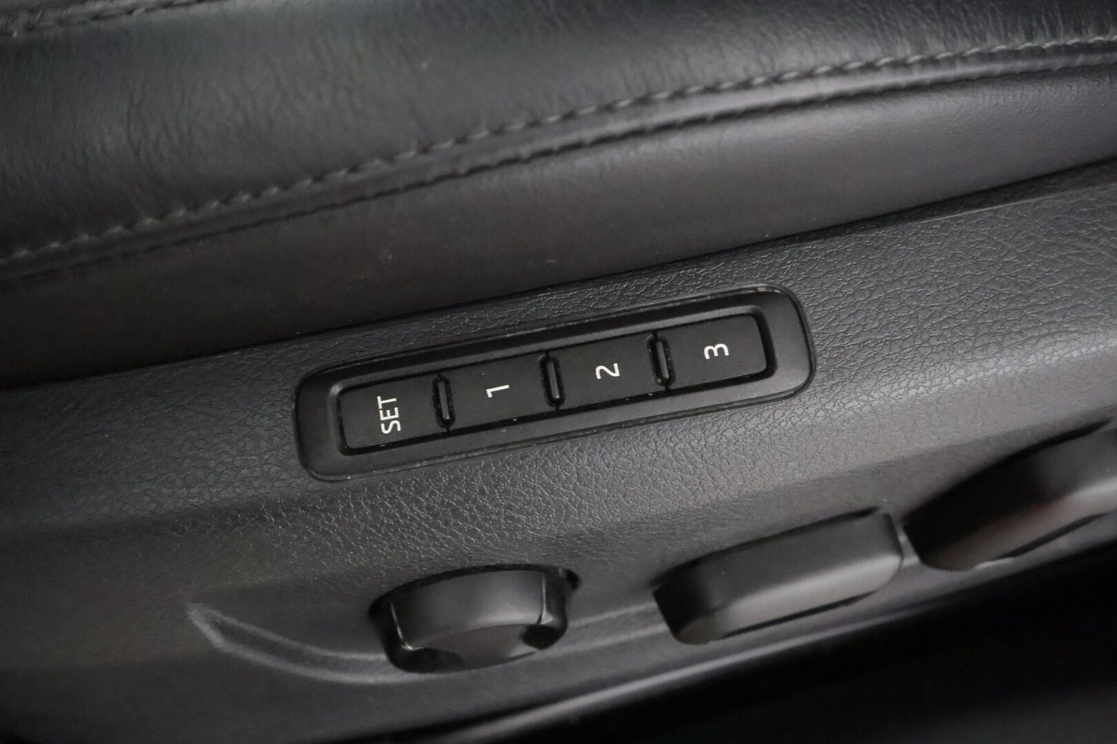 Skoda Superb 2019 Combi 2,0 TDI 190 4x4 Style BusinessLine DSG * ACC / Webasto / Canton / LED / Koukku / Muistipenkki / P.kamera * - 1.Om Suomi-auto / Kahdet renkaat