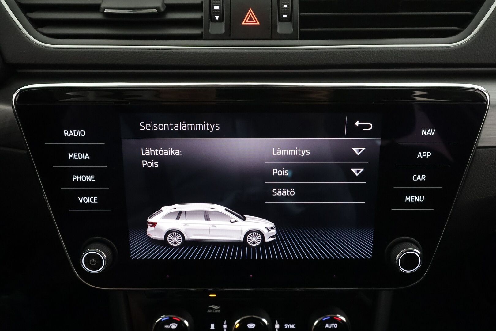 Skoda Superb 2019 Combi 2,0 TDI 190 4x4 Style BusinessLine DSG * ACC / Webasto / Canton / LED / Koukku / Muistipenkki / P.kamera * - 1.Om Suomi-auto / Kahdet renkaat