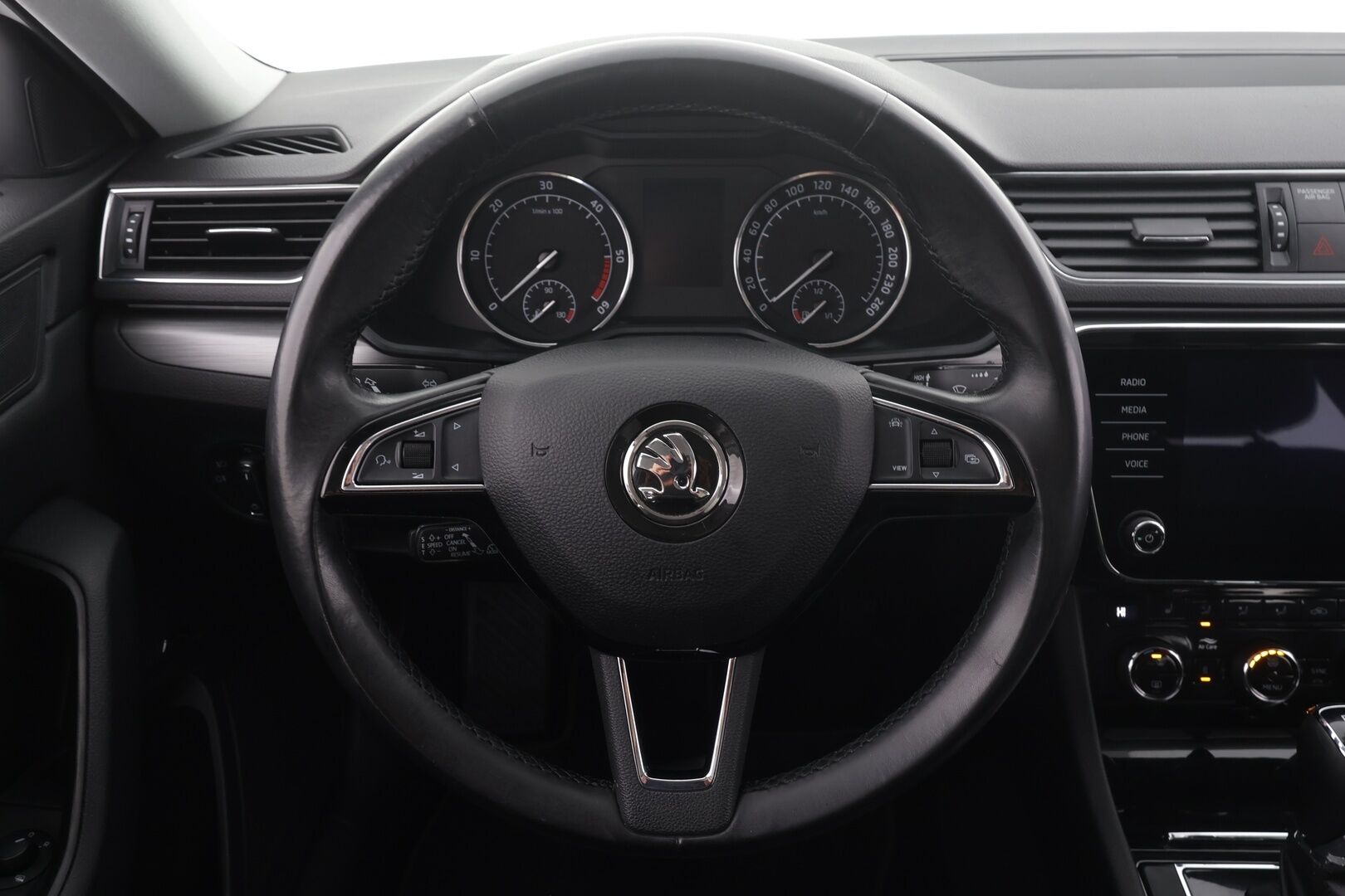 Skoda Superb 2019 Combi 2,0 TDI 190 4x4 Style BusinessLine DSG * ACC / Webasto / Canton / LED / Koukku / Muistipenkki / P.kamera * - 1.Om Suomi-auto / Kahdet renkaat