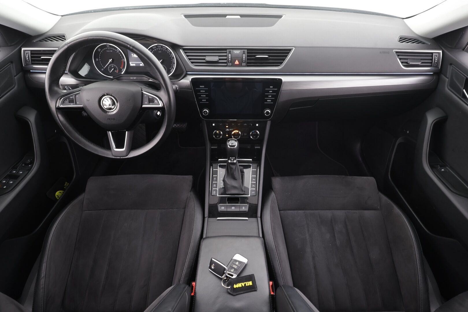 Skoda Superb 2019 Combi 2,0 TDI 190 4x4 Style BusinessLine DSG * ACC / Webasto / Canton / LED / Koukku / Muistipenkki / P.kamera * - 1.Om Suomi-auto / Kahdet renkaat