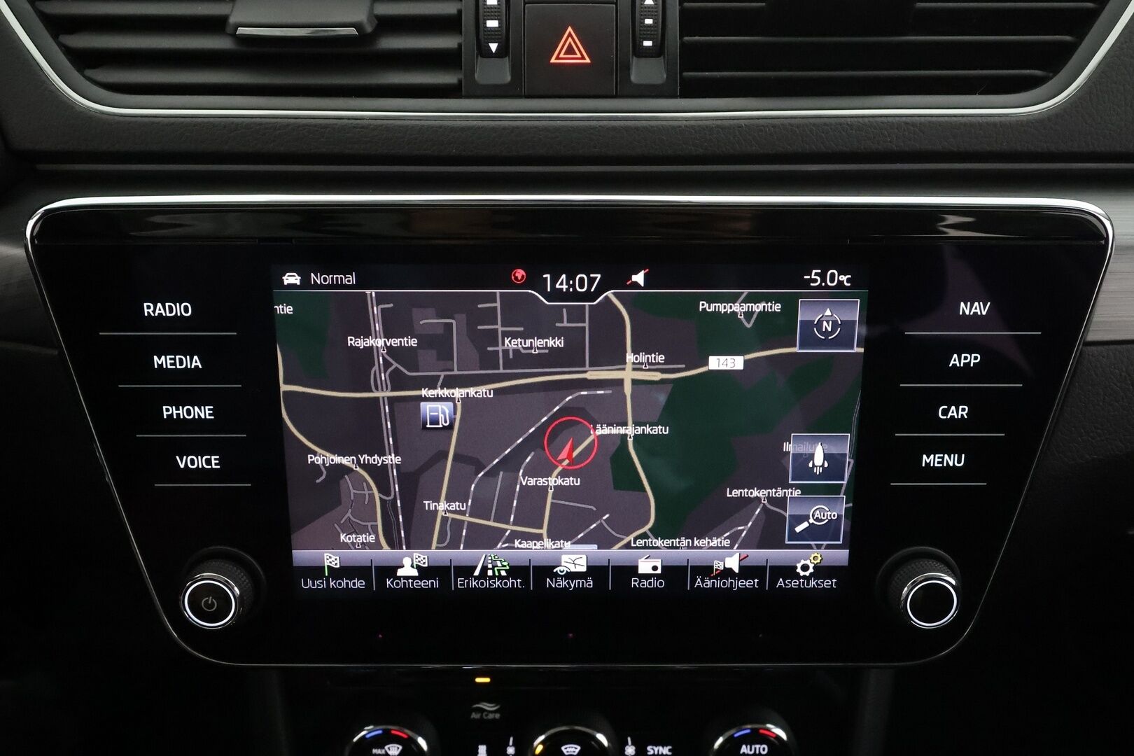 Skoda Superb 2019 Combi 2,0 TDI 190 4x4 Style BusinessLine DSG * ACC / Webasto / Canton / LED / Koukku / Muistipenkki / P.kamera * - 1.Om Suomi-auto / Kahdet renkaat