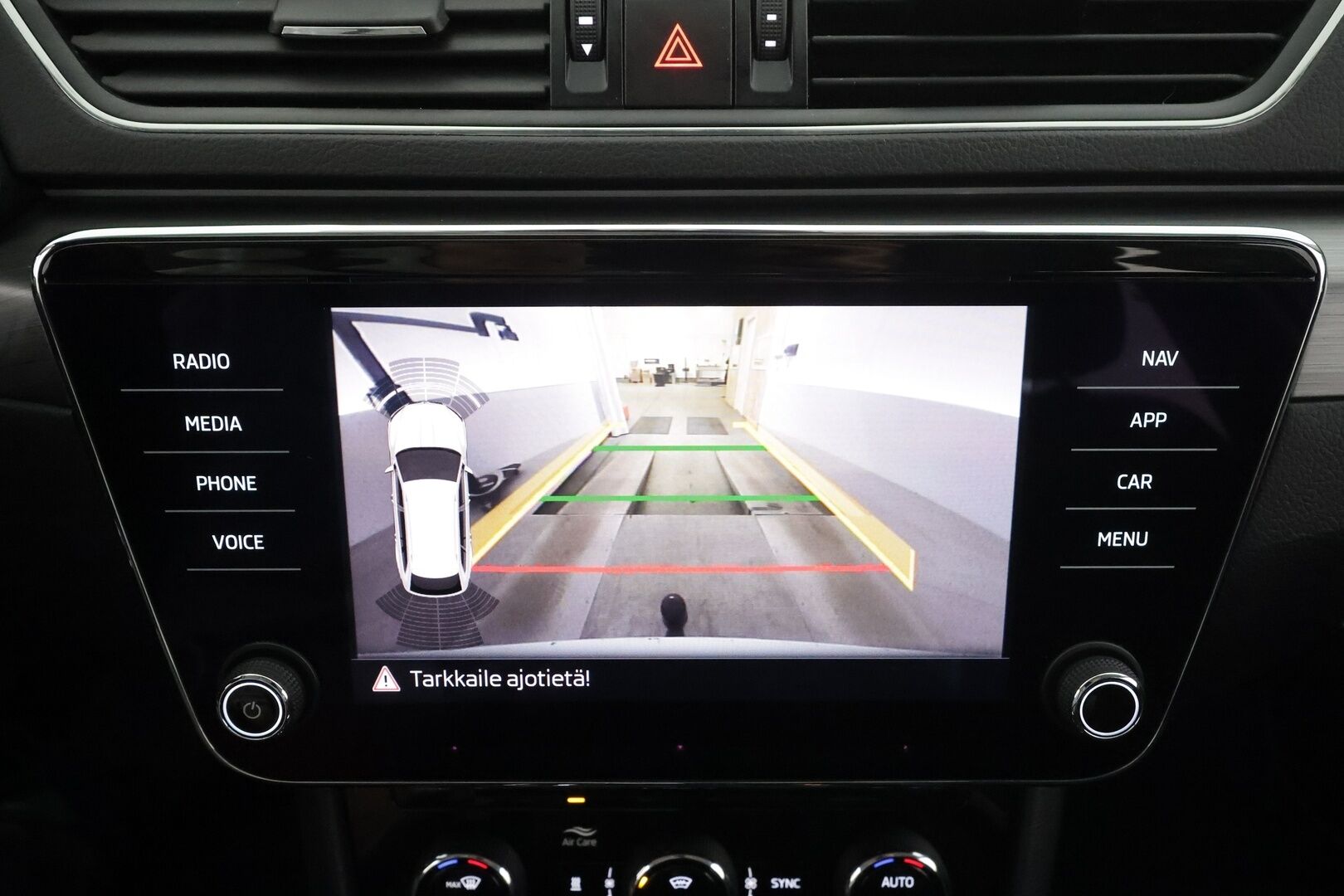 Skoda Superb 2019 Combi 2,0 TDI 190 4x4 Style BusinessLine DSG * ACC / Webasto / Canton / LED / Koukku / Muistipenkki / P.kamera * - 1.Om Suomi-auto / Kahdet renkaat