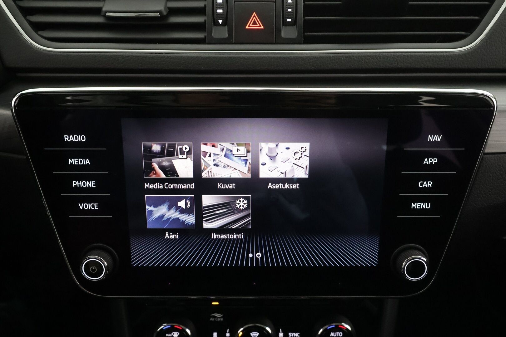 Skoda Superb 2019 Combi 2,0 TDI 190 4x4 Style BusinessLine DSG * ACC / Webasto / Canton / LED / Koukku / Muistipenkki / P.kamera * - 1.Om Suomi-auto / Kahdet renkaat