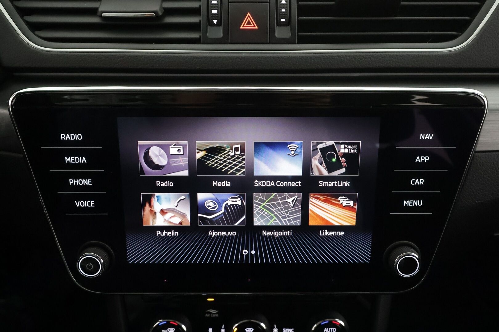 Skoda Superb 2019 Combi 2,0 TDI 190 4x4 Style BusinessLine DSG * ACC / Webasto / Canton / LED / Koukku / Muistipenkki / P.kamera * - 1.Om Suomi-auto / Kahdet renkaat