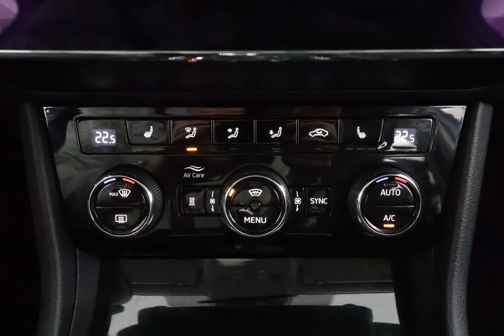 Skoda Superb 2019 Combi 2,0 TDI 190 4x4 Style BusinessLine DSG * ACC / Webasto / Canton / LED / Koukku / Muistipenkki / P.kamera * - 1.Om Suomi-auto / Kahdet renkaat