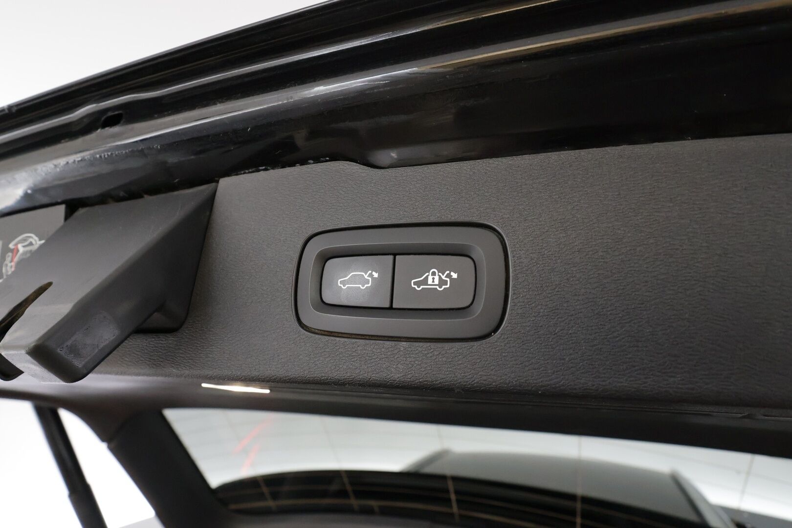 Volvo V60 2019 D3 Inscription aut * ACC / P.kamera / Full LED / H&K / Webasto / Muistipenkki / Navi / KeylessGo / Sporttinahat / BLIS * - Suomi-auto - HULLUT JOULUT KORKOTARJOUS 2,49% 