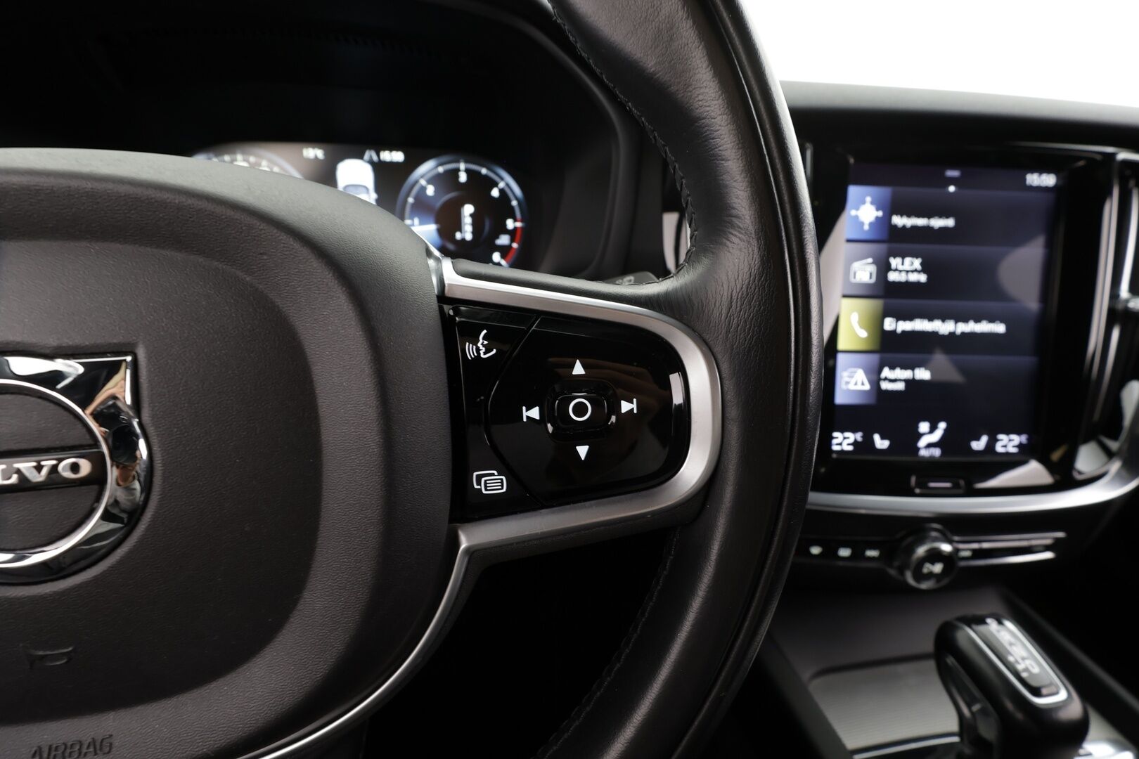 Volvo V60 2019 D3 Inscription aut * ACC / P.kamera / Full LED / H&K / Webasto / Muistipenkki / Navi / KeylessGo / Sporttinahat / BLIS * - Suomi-auto - HULLUT JOULUT KORKOTARJOUS 2,49% 