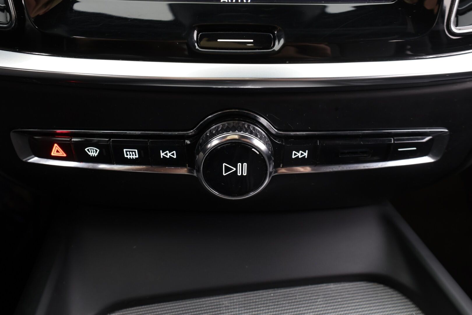 Volvo V60 2019 D3 Inscription aut * ACC / P.kamera / Full LED / H&K / Webasto / Muistipenkki / Navi / KeylessGo / Sporttinahat / BLIS * - Suomi-auto - HULLUT JOULUT KORKOTARJOUS 2,49% 