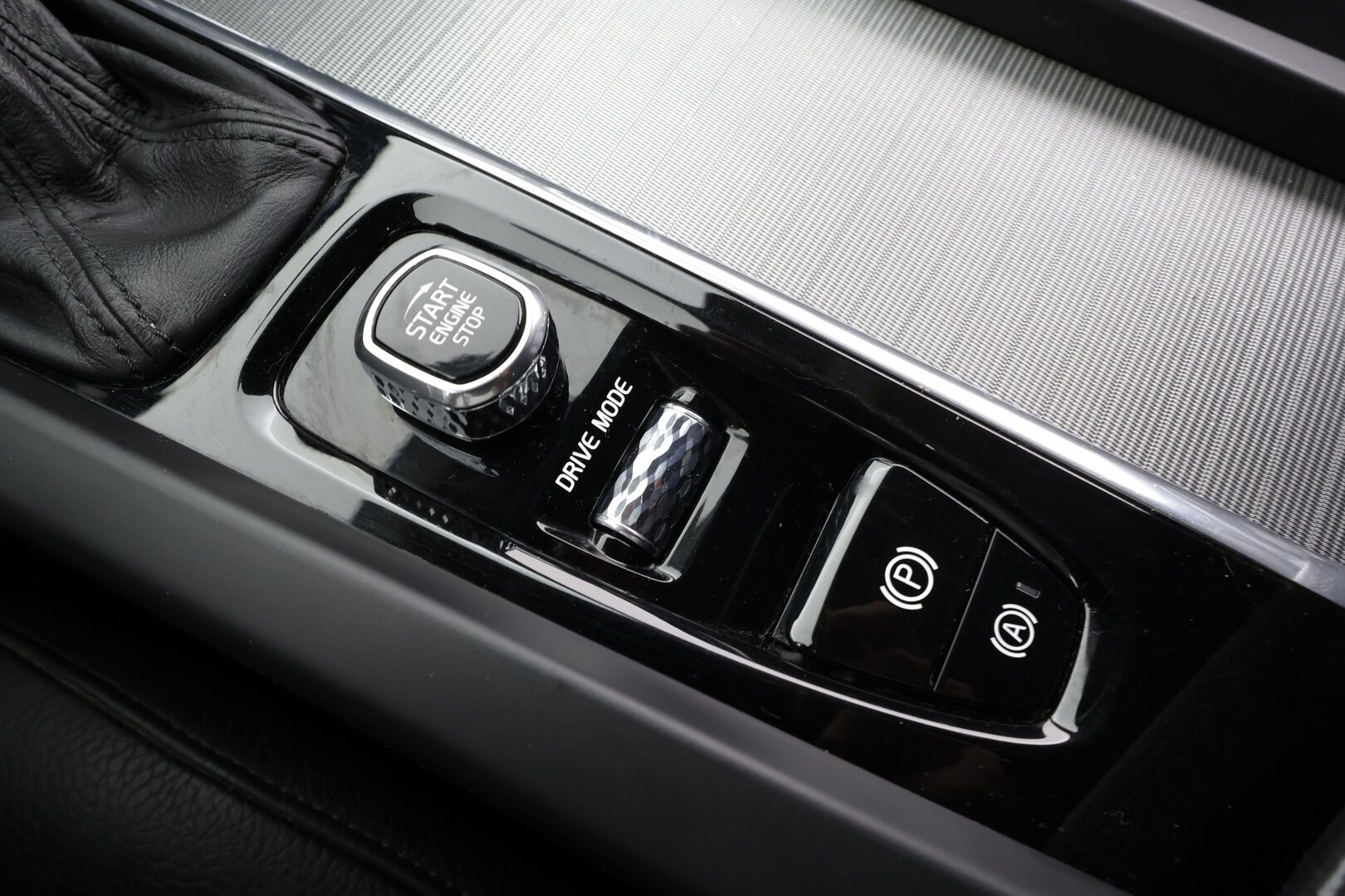 Volvo V60 2019 D3 Inscription aut * ACC / P.kamera / Full LED / H&K / Webasto / Muistipenkki / Navi / KeylessGo / Sporttinahat / BLIS * - Suomi-auto - HULLUT JOULUT KORKOTARJOUS 2,49% 