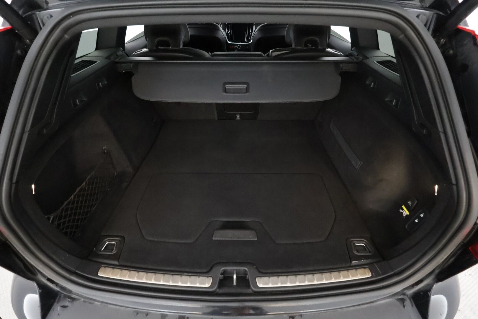 Volvo V60 2019 D3 Inscription aut * ACC / P.kamera / Full LED / H&K / Webasto / Muistipenkki / Navi / KeylessGo / Sporttinahat / BLIS * - Suomi-auto - HULLUT JOULUT KORKOTARJOUS 2,49% 