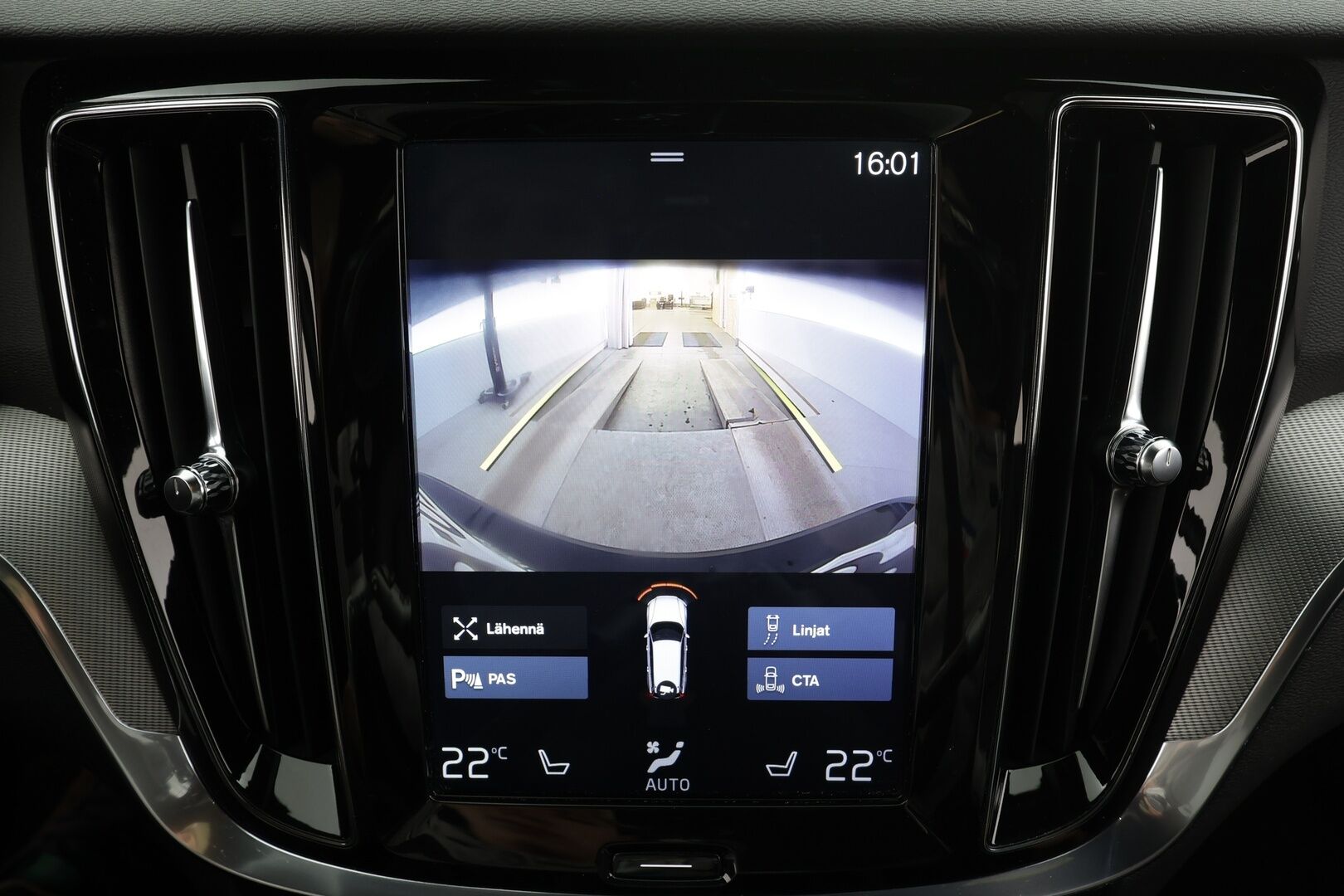 Volvo V60 2019 D3 Inscription aut * ACC / P.kamera / Full LED / H&K / Webasto / Muistipenkki / Navi / KeylessGo / Sporttinahat / BLIS * - Suomi-auto