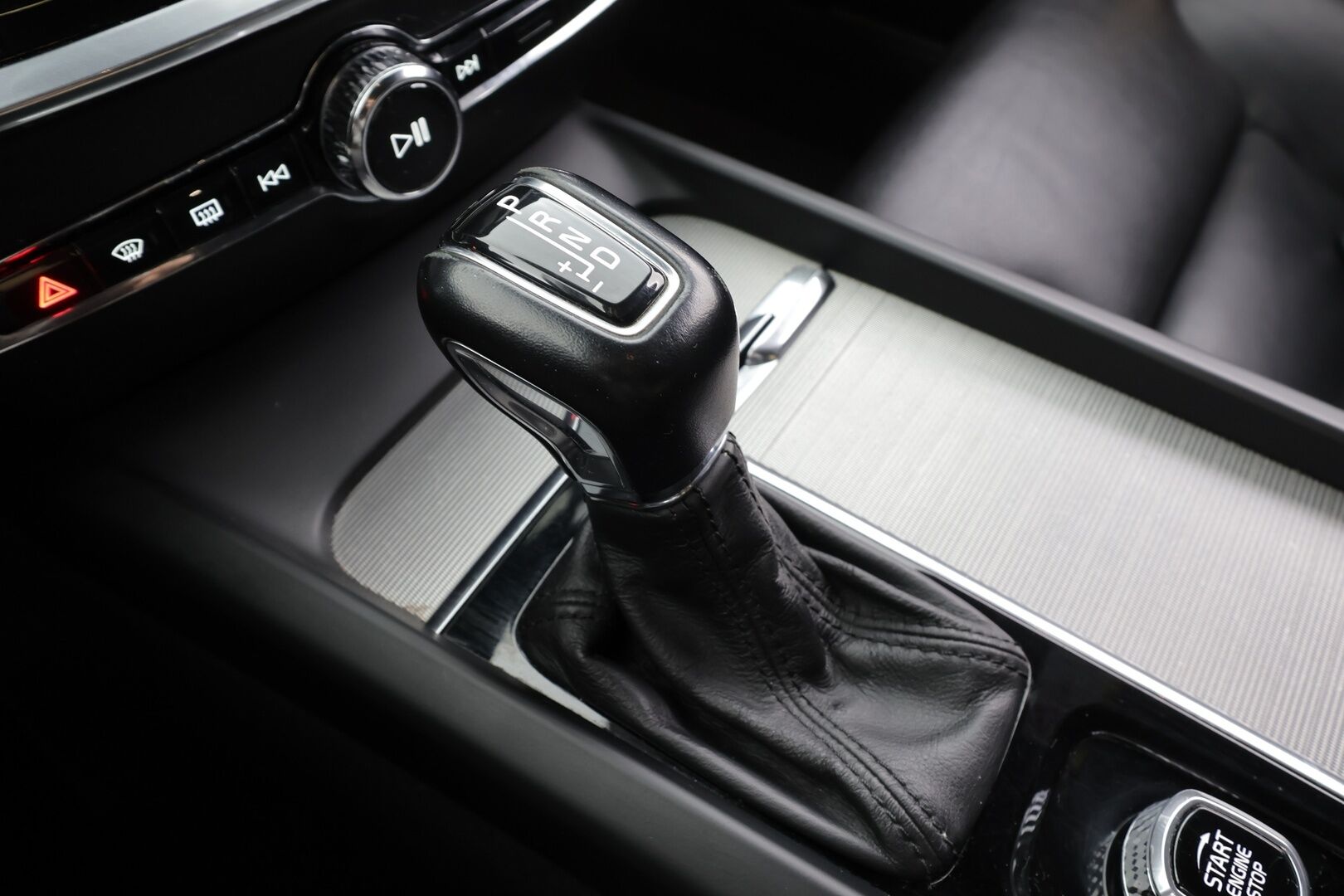 Volvo V60 2019 D3 Inscription aut * ACC / P.kamera / Full LED / H&K / Webasto / Muistipenkki / Navi / KeylessGo / Sporttinahat / BLIS * - Suomi-auto