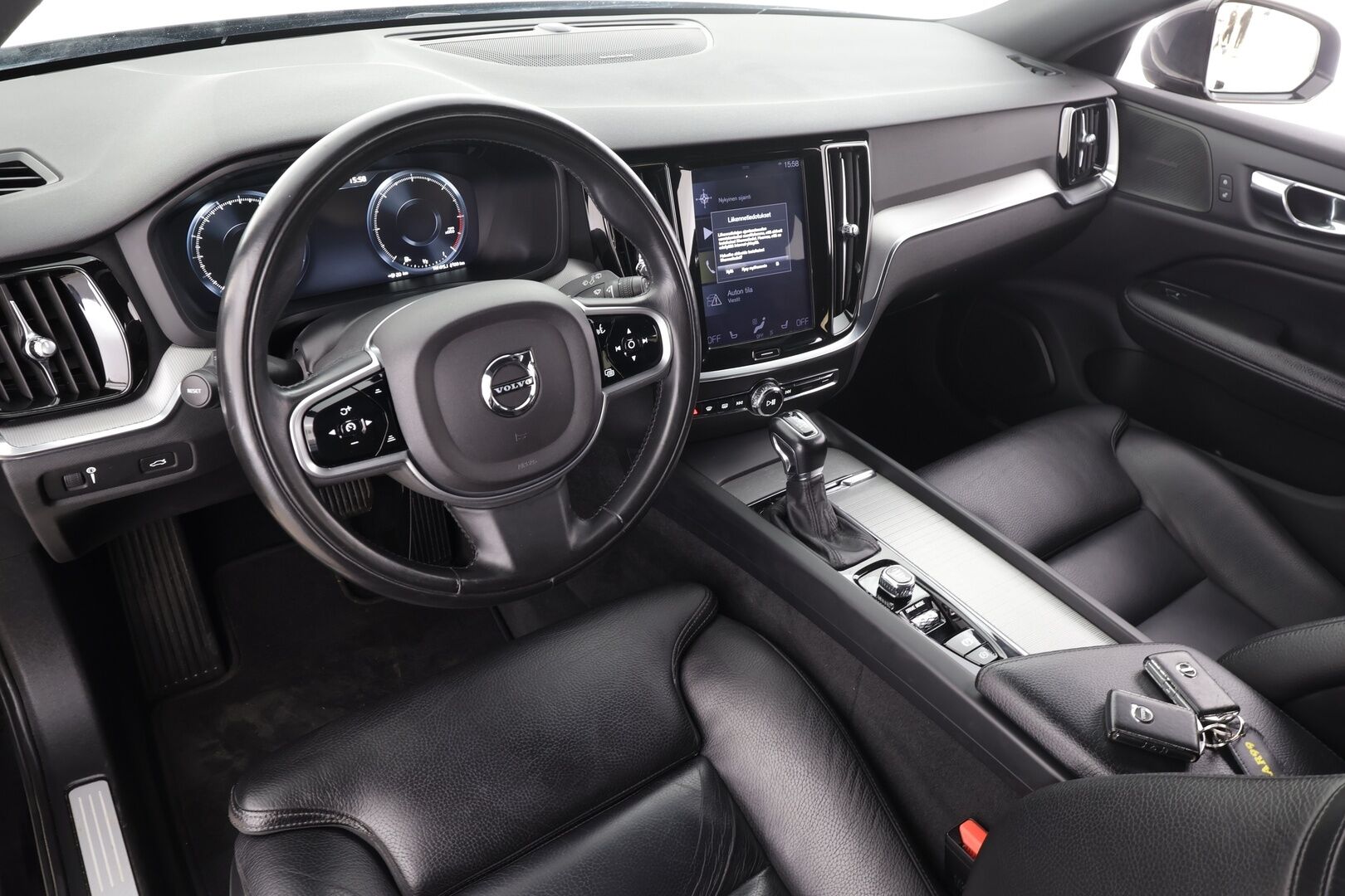 Volvo V60 2019 D3 Inscription aut * ACC / P.kamera / Full LED / H&K / Webasto / Muistipenkki / Navi / KeylessGo / Sporttinahat / BLIS * - Suomi-auto