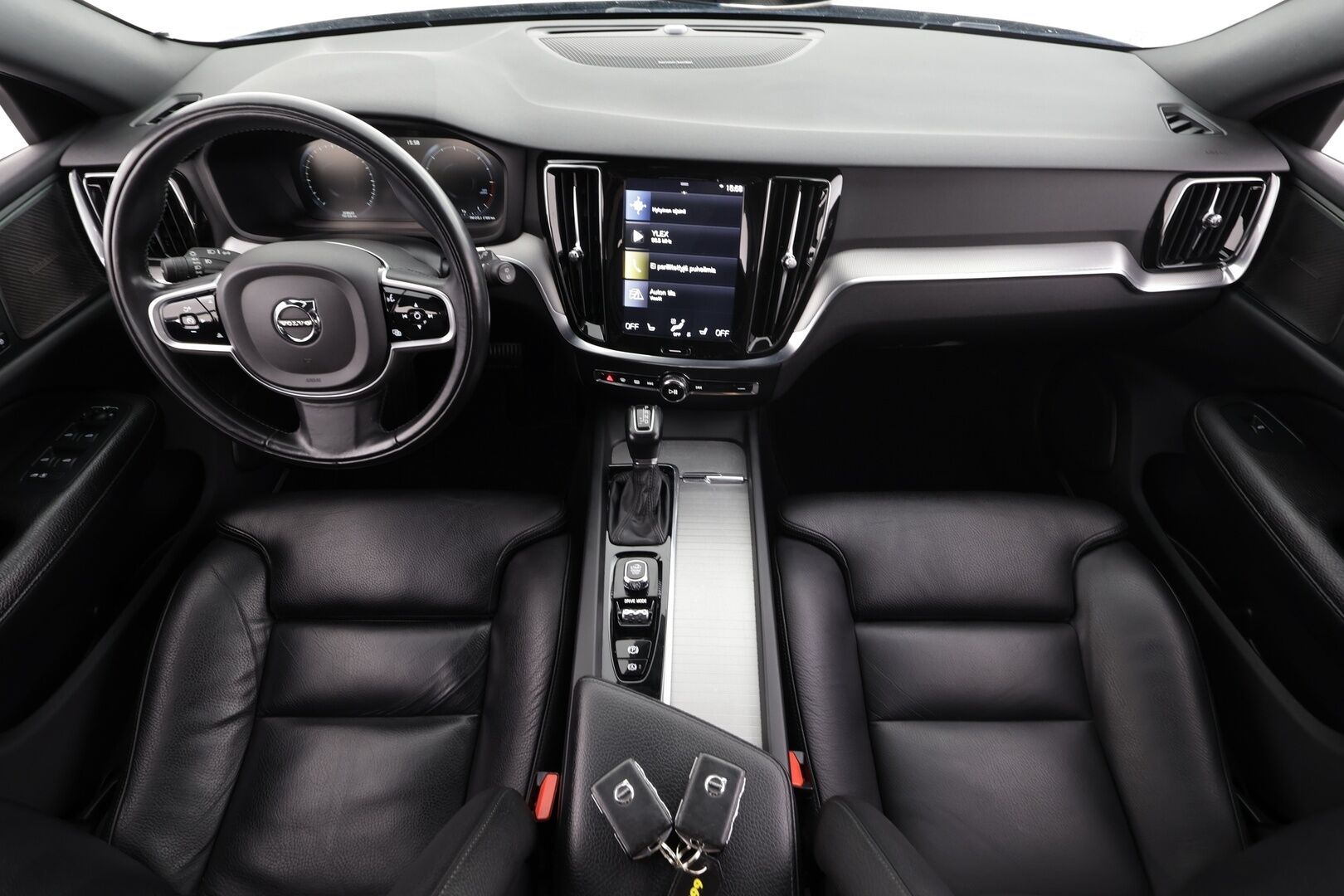 Volvo V60 2019 D3 Inscription aut * ACC / P.kamera / Full LED / H&K / Webasto / Muistipenkki / Navi / KeylessGo / Sporttinahat / BLIS * - Suomi-auto - HULLUT JOULUT KORKOTARJOUS 2,49% 