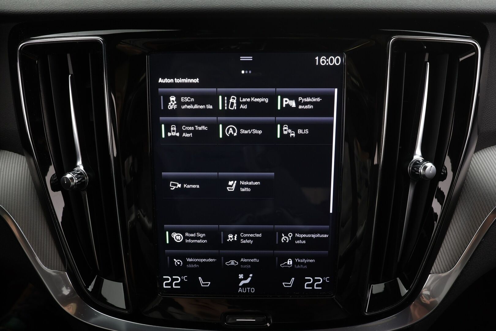 Volvo V60 2019 D3 Inscription aut * ACC / P.kamera / Full LED / H&K / Webasto / Muistipenkki / Navi / KeylessGo / Sporttinahat / BLIS * - Suomi-auto - HULLUT JOULUT KORKOTARJOUS 2,49% 