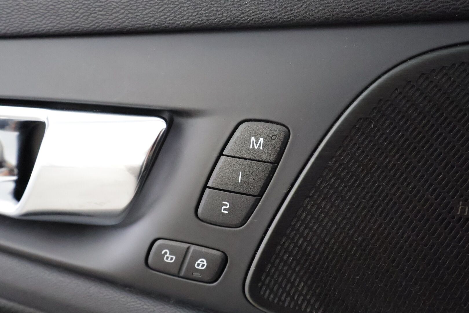 Volvo V60 2019 D3 Inscription aut * ACC / P.kamera / Full LED / H&K / Webasto / Muistipenkki / Navi / KeylessGo / Sporttinahat / BLIS * - Suomi-auto