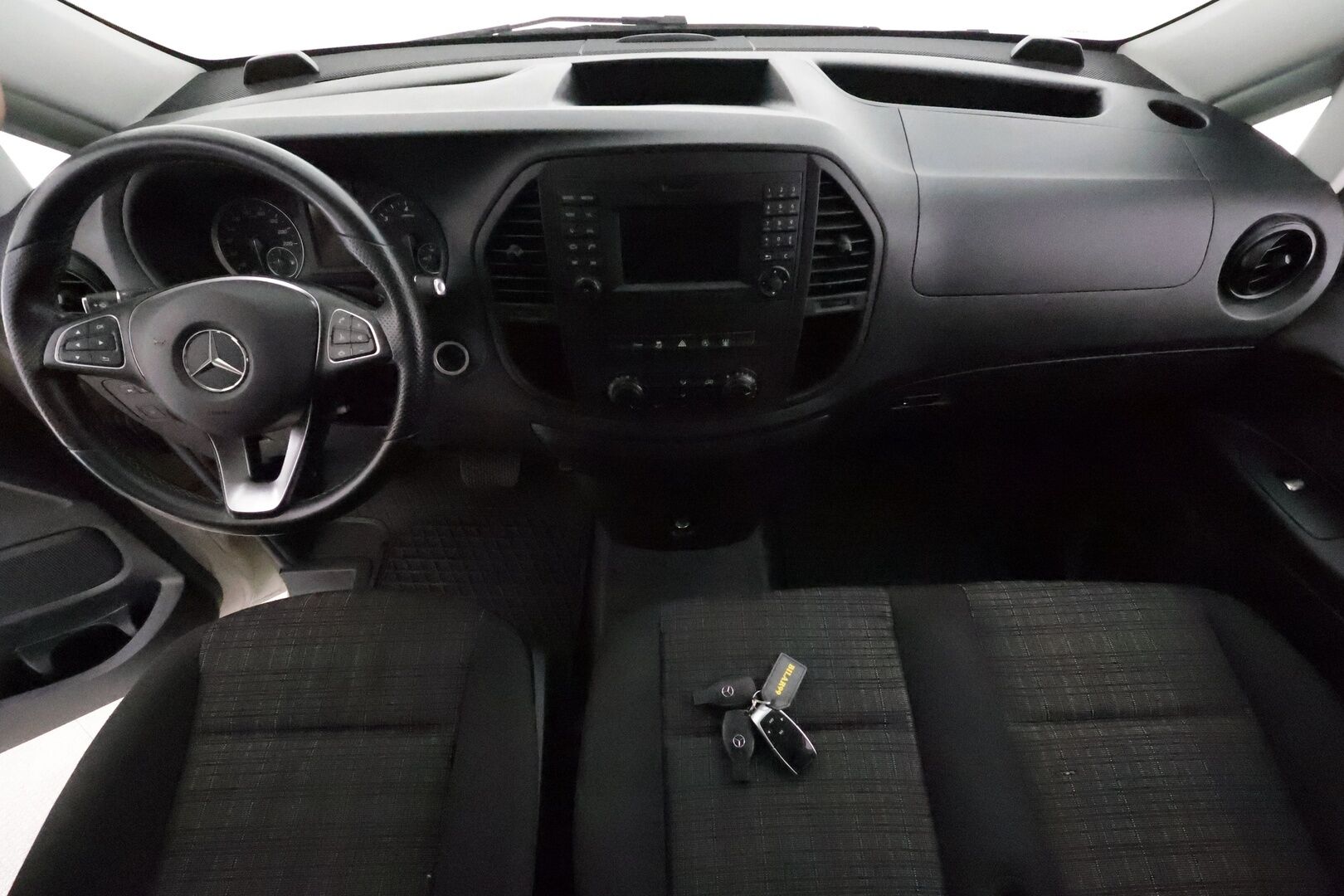 Mercedes-Benz Vito 2020 116CDI RWD-3,2/34K pitkä A3 A **Webasto / P.Kamera / Vakkari / Ilmastointi / Kaistavahti / Katveavustin** - 3,99 % KORKOTARJOUS TÄHÄN AUTOON - 1-om Suomi-auto / Kahdet Renkaat