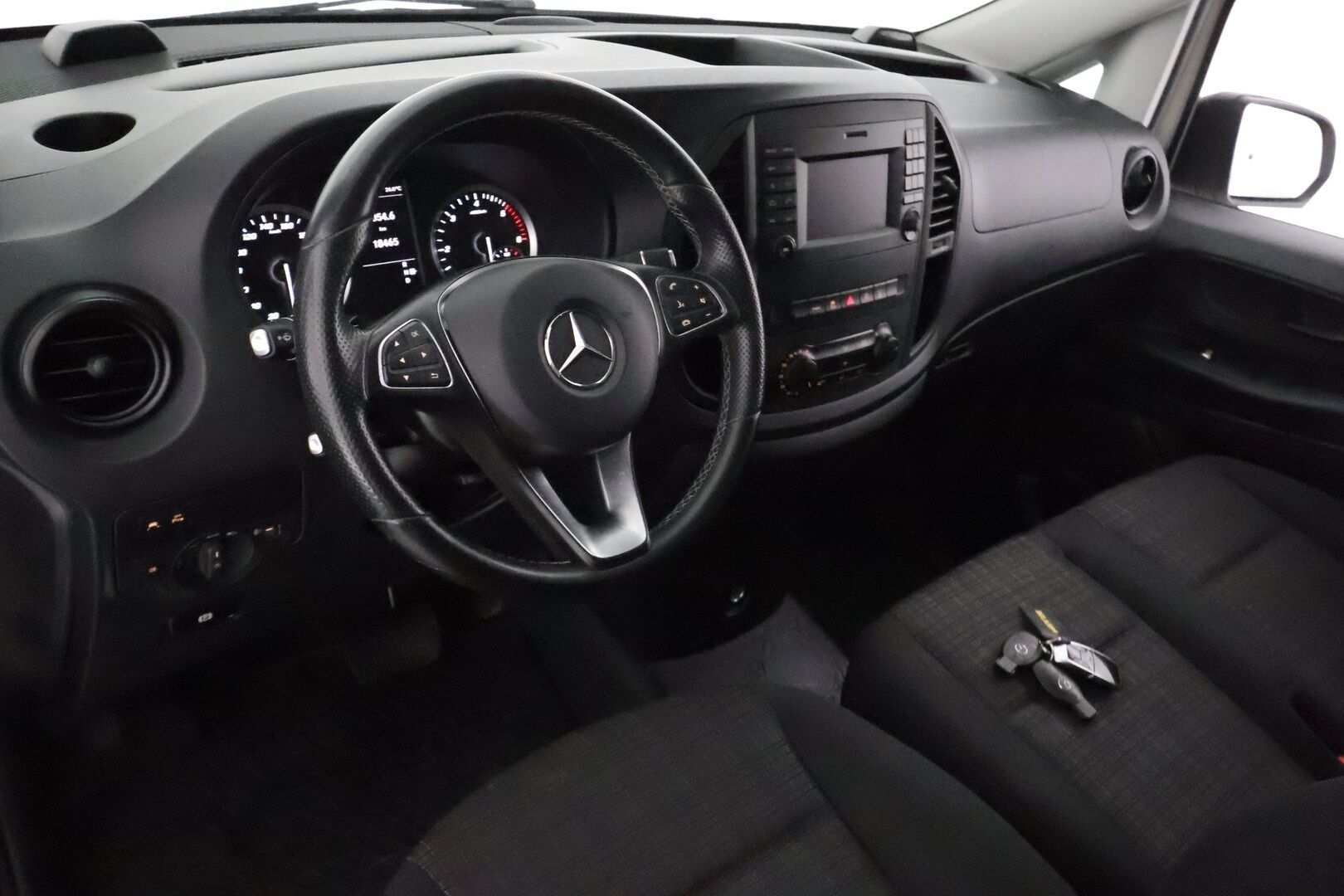 Mercedes-Benz Vito 2020 116CDI RWD-3,2/34K pitkä A3 A **Webasto / P.Kamera / Vakkari / Ilmastointi / Kaistavahti / Katveavustin** - 3,99 % KORKOTARJOUS TÄHÄN AUTOON - 1-om Suomi-auto / Kahdet Renkaat