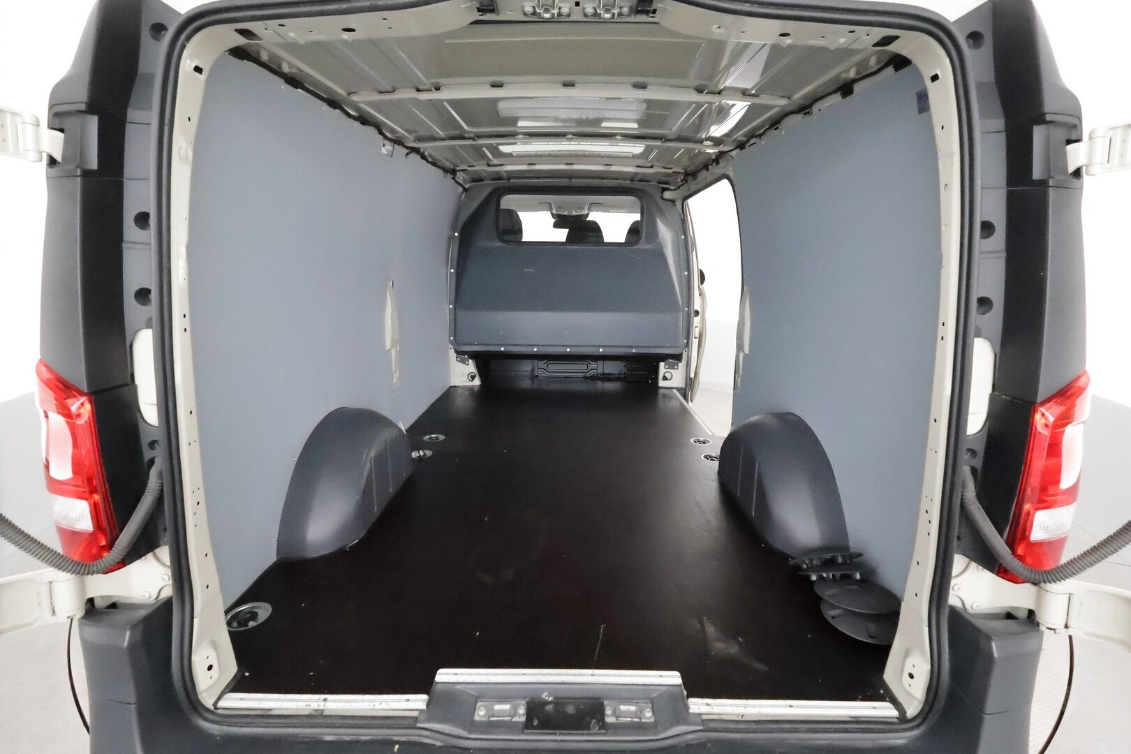Mercedes-Benz Vito 2020 116CDI RWD-3,2/34K pitkä A3 A **Webasto / P.Kamera / Vakkari / Ilmastointi / Kaistavahti / Katveavustin** - 3,99 % KORKOTARJOUS TÄHÄN AUTOON - 1-om Suomi-auto / Kahdet Renkaat