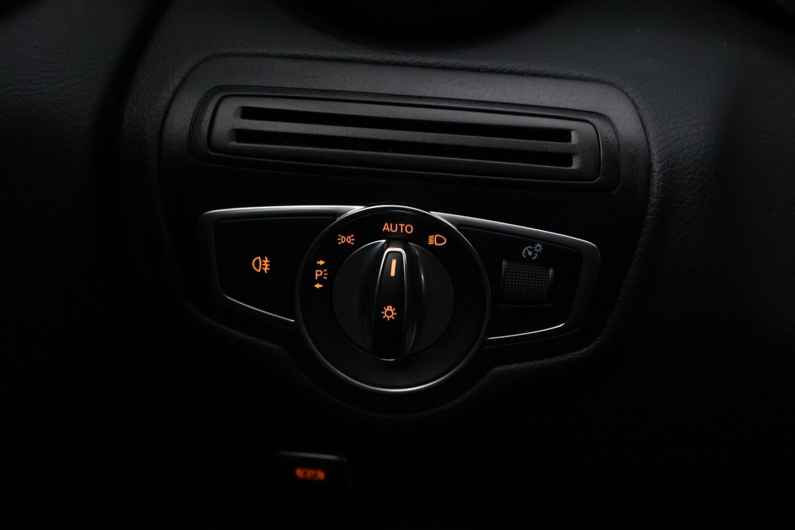 Mercedes-Benz C 2020 200 4MATIC A Business *2-Om Suomiauto / DTR+ / Multibeam LED / Carplay / P.Kamera / Sporttipenkit* - Lähes uudet kesärenkaat / Hyvä huoltohistoria - HULLU BLACKWEEK KORKOTARJOUS 2,49%