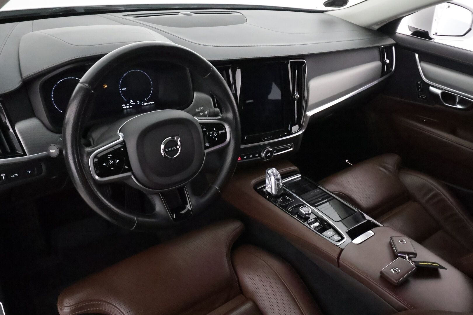 Volvo V90 2019 T8 AWD Inscription aut **Webasto / Adapt.Vakkari / LED-valot / P.Tutkat / Ilmastoidut&Hierovat Sporttinahat Muistilla** - 3,99 % KORKOTARJOUS TÄHÄN AUTOON - 2x Latauskaapelit / Kahdet Renkaat