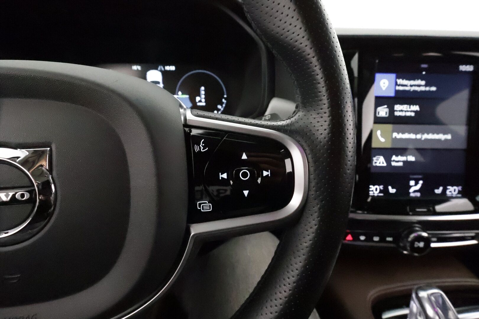 Volvo V90 2019 T8 AWD Inscription aut **Webasto / Adapt.Vakkari / LED-valot / P.Tutkat / Ilmastoidut&Hierovat Sporttinahat Muistilla** - 3,99 % KORKOTARJOUS TÄHÄN AUTOON - 2x Latauskaapelit / Kahdet Renkaat