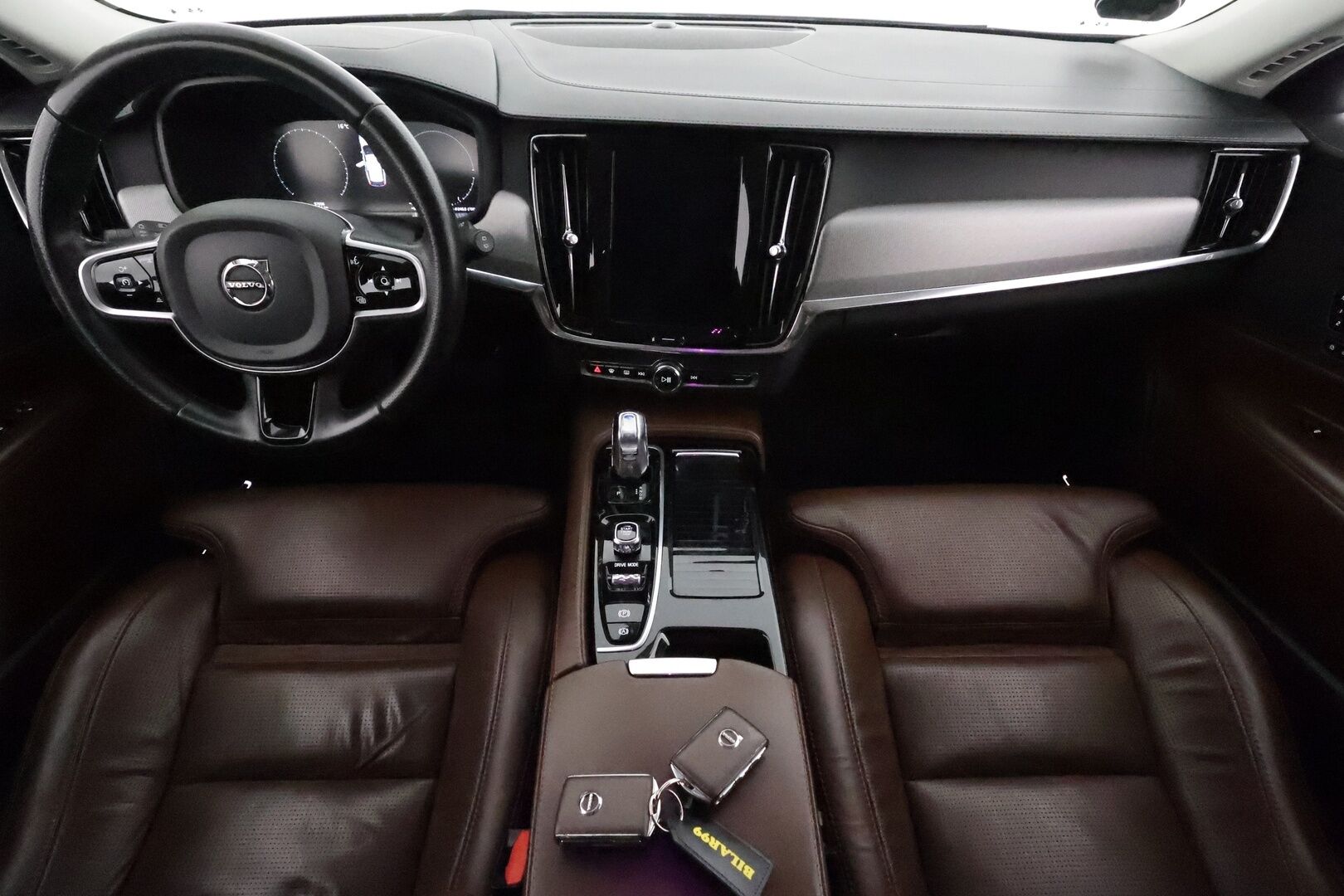 Volvo V90 2019 T8 AWD Inscription aut **Webasto / Adapt.Vakkari / LED-valot / P.Tutkat / Ilmastoidut&Hierovat Sporttinahat Muistilla** - 3,99 % KORKOTARJOUS TÄHÄN AUTOON - 2x Latauskaapelit / Kahdet Renkaat