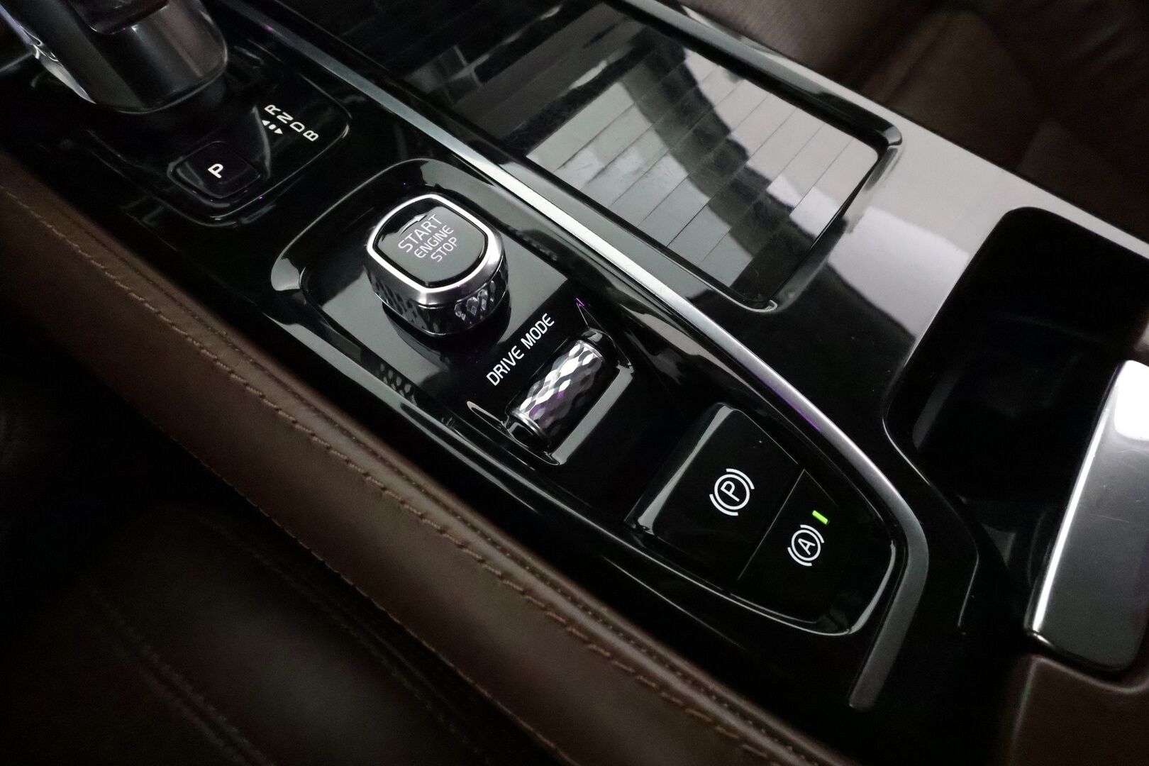 Volvo V90 2019 T8 AWD Inscription aut **Webasto / Adapt.Vakkari / LED-valot / P.Tutkat / Ilmastoidut&Hierovat Sporttinahat Muistilla** - 3,99 % KORKOTARJOUS TÄHÄN AUTOON - 2x Latauskaapelit / Kahdet Renkaat