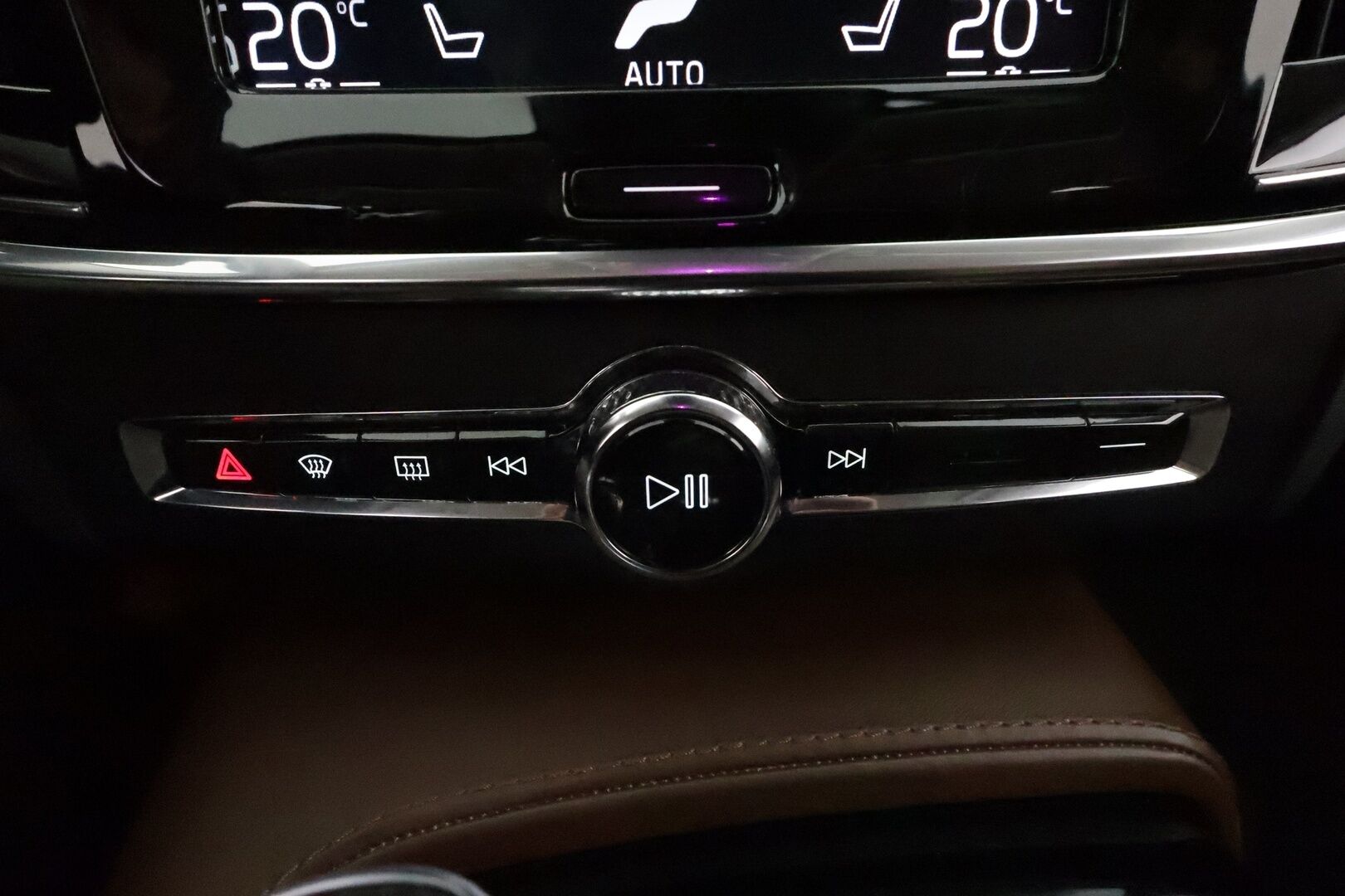 Volvo V90 2019 T8 AWD Inscription aut **Webasto / Adapt.Vakkari / LED-valot / P.Tutkat / Ilmastoidut&Hierovat Sporttinahat Muistilla** - Näyttävä inscription varusteltu volvo, 2x renkaat & vanteet! Jakohihna vaihdettu 10/24! - Osta nyt, maksa vasta ensi vuonna