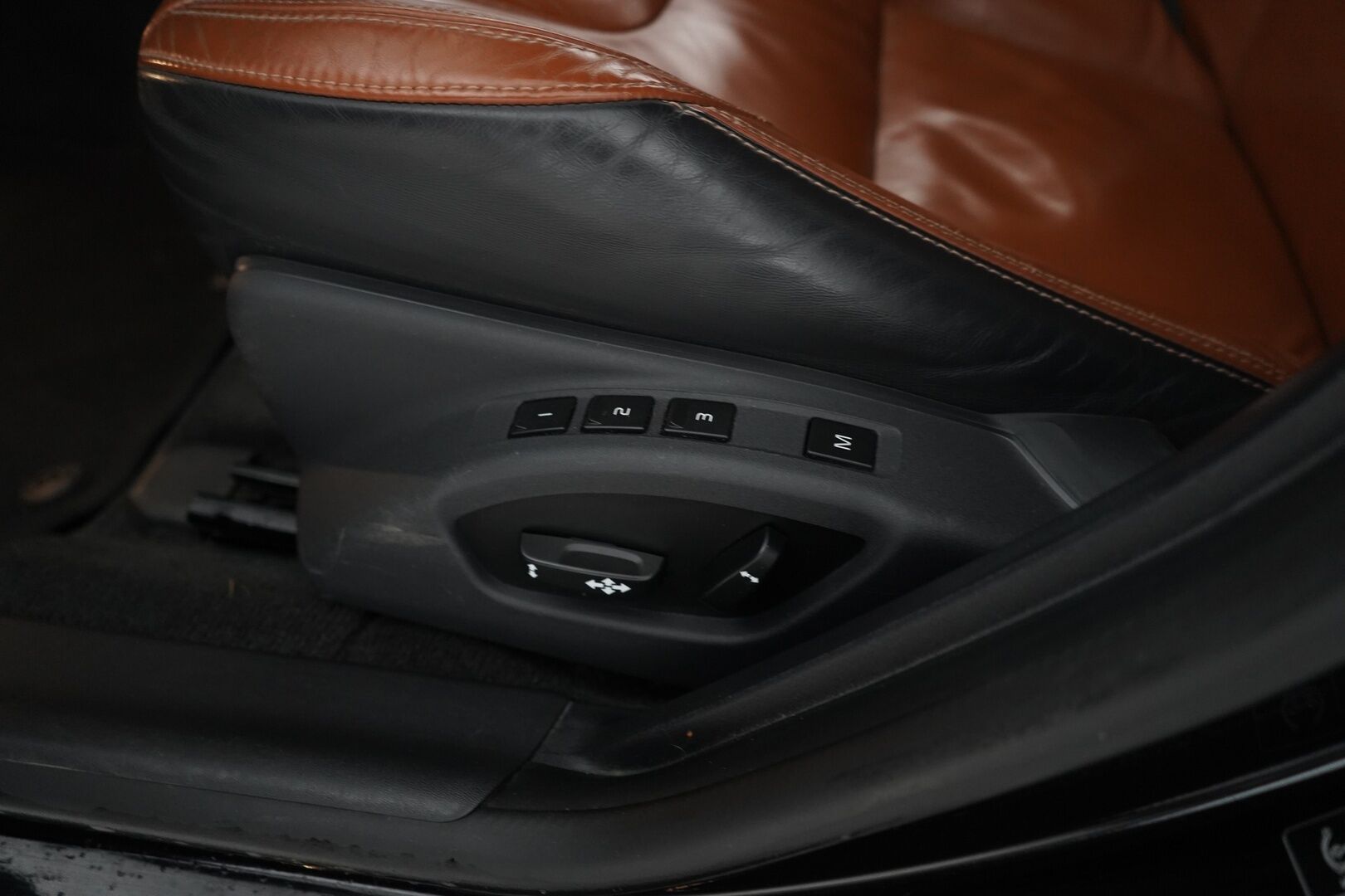 Volvo V60 2014 D6 AWD Summum plug in hybrid aut  YritysOutlet - Myydään vain yrityksille - ACC | Webasto | Nahkasisusta Sporttipenkeillä | Kuskin Muistipenkki | Navi | Kahdet renkaat alumiinivantein