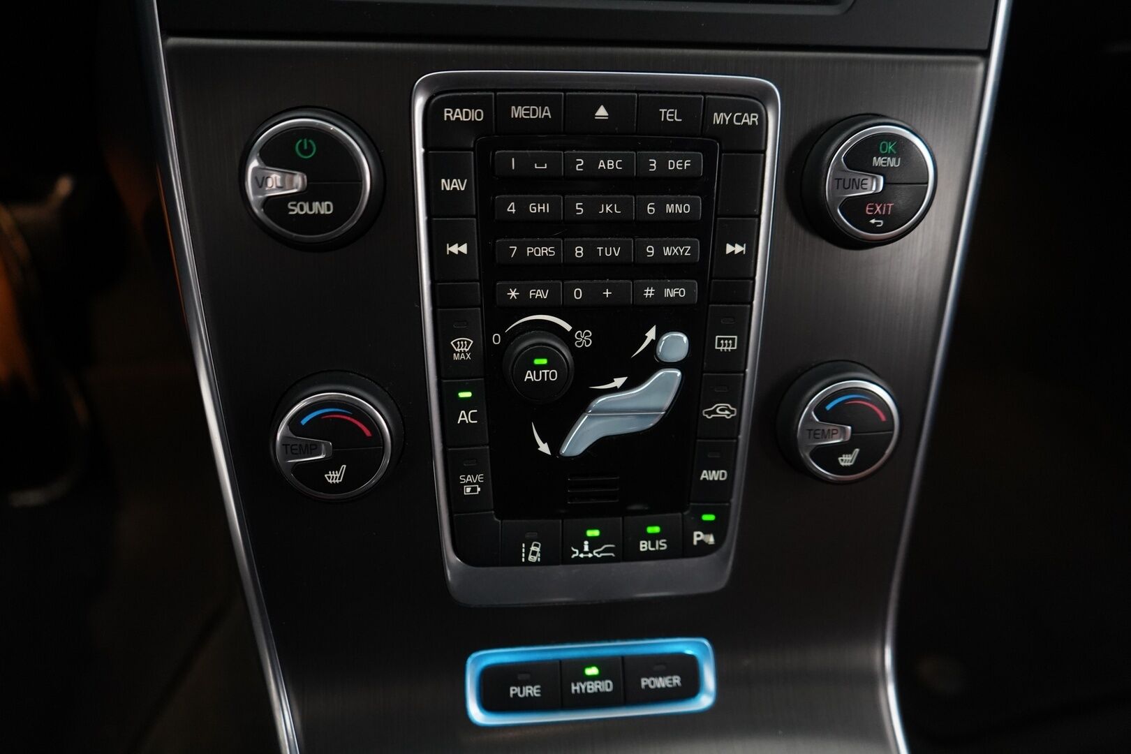 Volvo V60 2014 D6 AWD Summum plug in hybrid aut  YritysOutlet - Myydään vain yrityksille - ACC | Webasto | Nahkasisusta Sporttipenkeillä | Kuskin Muistipenkki | Navi | Kahdet renkaat alumiinivantein