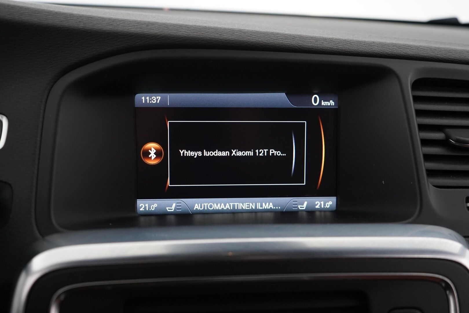 Volvo V60 2014 D6 AWD Summum plug in hybrid aut  YritysOutlet - Myydään vain yrityksille - ACC | Webasto | Nahkasisusta Sporttipenkeillä | Kuskin Muistipenkki | Navi | Kahdet renkaat alumiinivantein