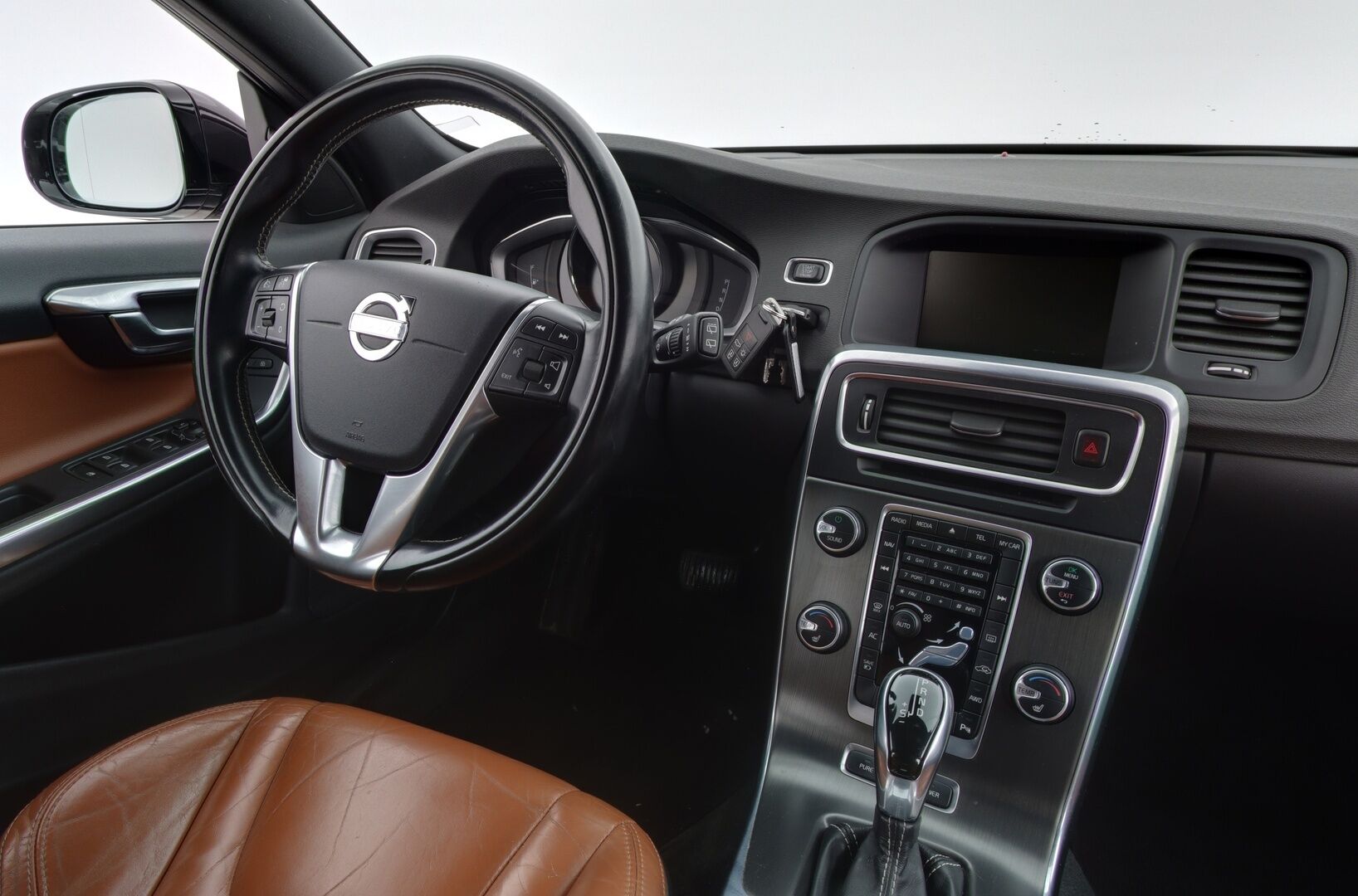 Volvo V60 2014 D6 AWD Summum plug in hybrid aut  YritysOutlet - Myydään vain yrityksille - ACC | Webasto | Nahkasisusta Sporttipenkeillä | Kuskin Muistipenkki | Navi | Kahdet renkaat alumiinivantein