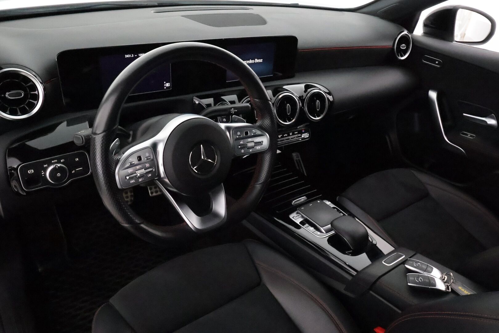 Mercedes-Benz A 2020 220 4MATIC A sedan Business AMG **LED / Sportpenkit / P.kamera / Koukku / Kaistavahti / Sisätilanlämmitin** - Suomi-auto / Kahdet Renkaat