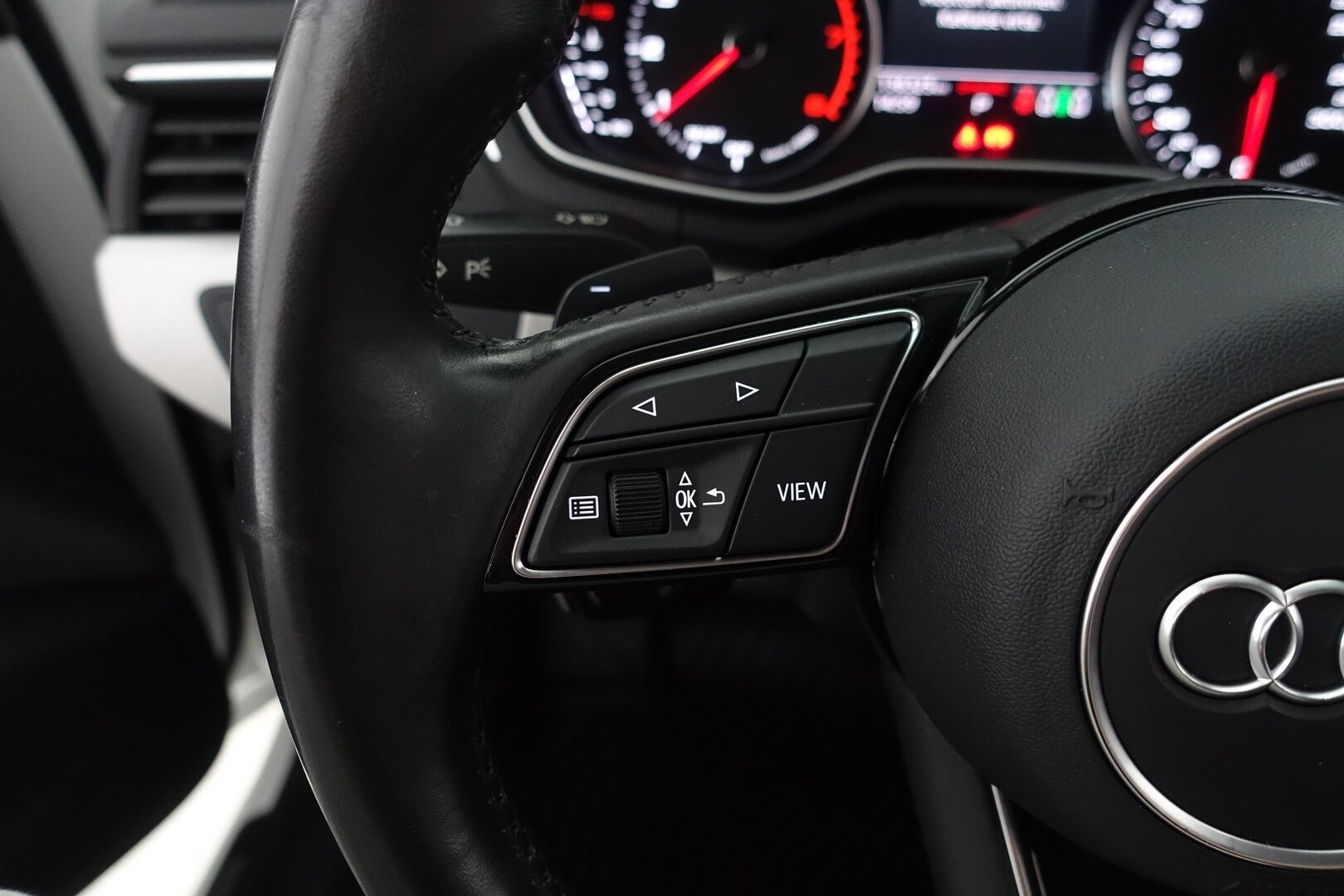 Audi A4 2019 Avant Business 35 TFSI 110 kW MHEV S tronic - | P. Tutkat | Vakionopeudensäädin | Pre-sense | Vetokoukku | Kahdet renkaat | CarPlay & AndroidAuto |