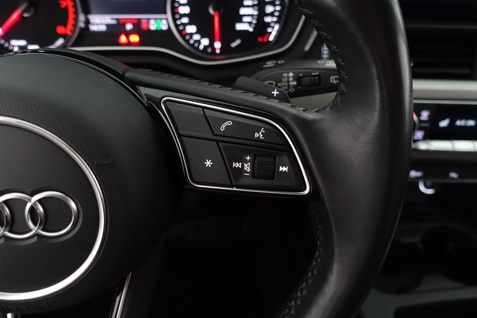 Audi A4 2019 Avant Business 35 TFSI 110 kW MHEV S tronic - | P. Tutkat | Vakionopeudensäädin | Pre-sense | Vetokoukku | Kahdet renkaat | CarPlay & AndroidAuto |