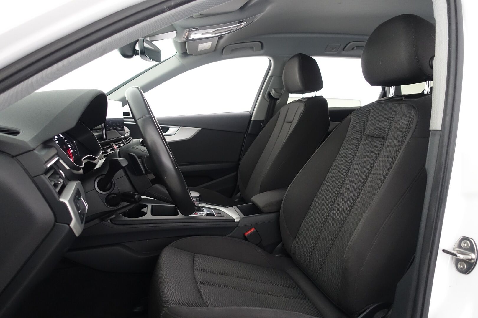 Audi A4 2019 Avant Business 35 TFSI 110 kW MHEV S tronic - | P. Tutkat | Vakionopeudensäädin | Pre-sense | Vetokoukku | Kahdet renkaat | CarPlay & AndroidAuto |