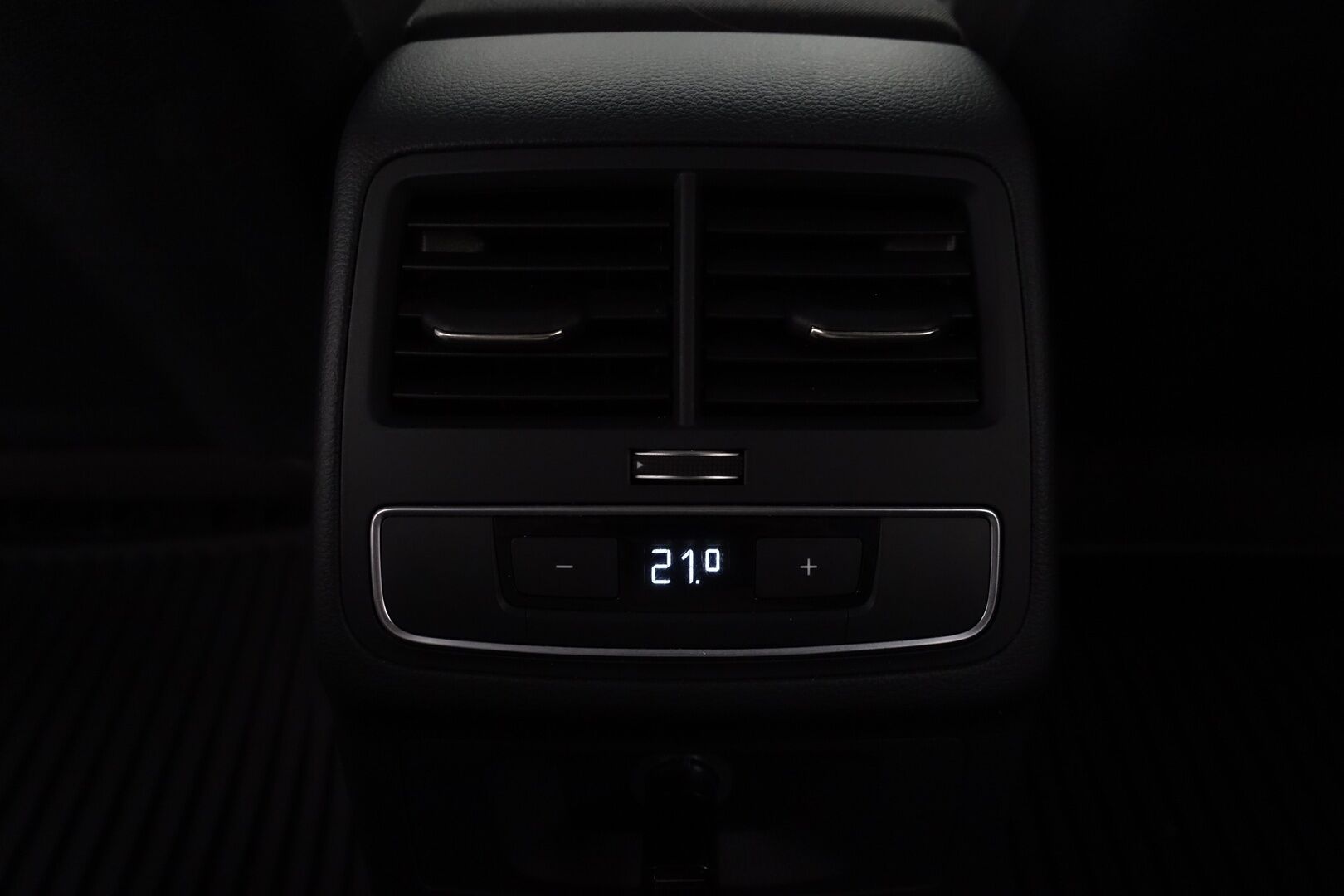 Audi A4 2019 Avant Business 35 TFSI 110 kW MHEV S tronic - | P. Tutkat | Vakionopeudensäädin | Pre-sense | Vetokoukku | Kahdet renkaat | CarPlay & AndroidAuto |