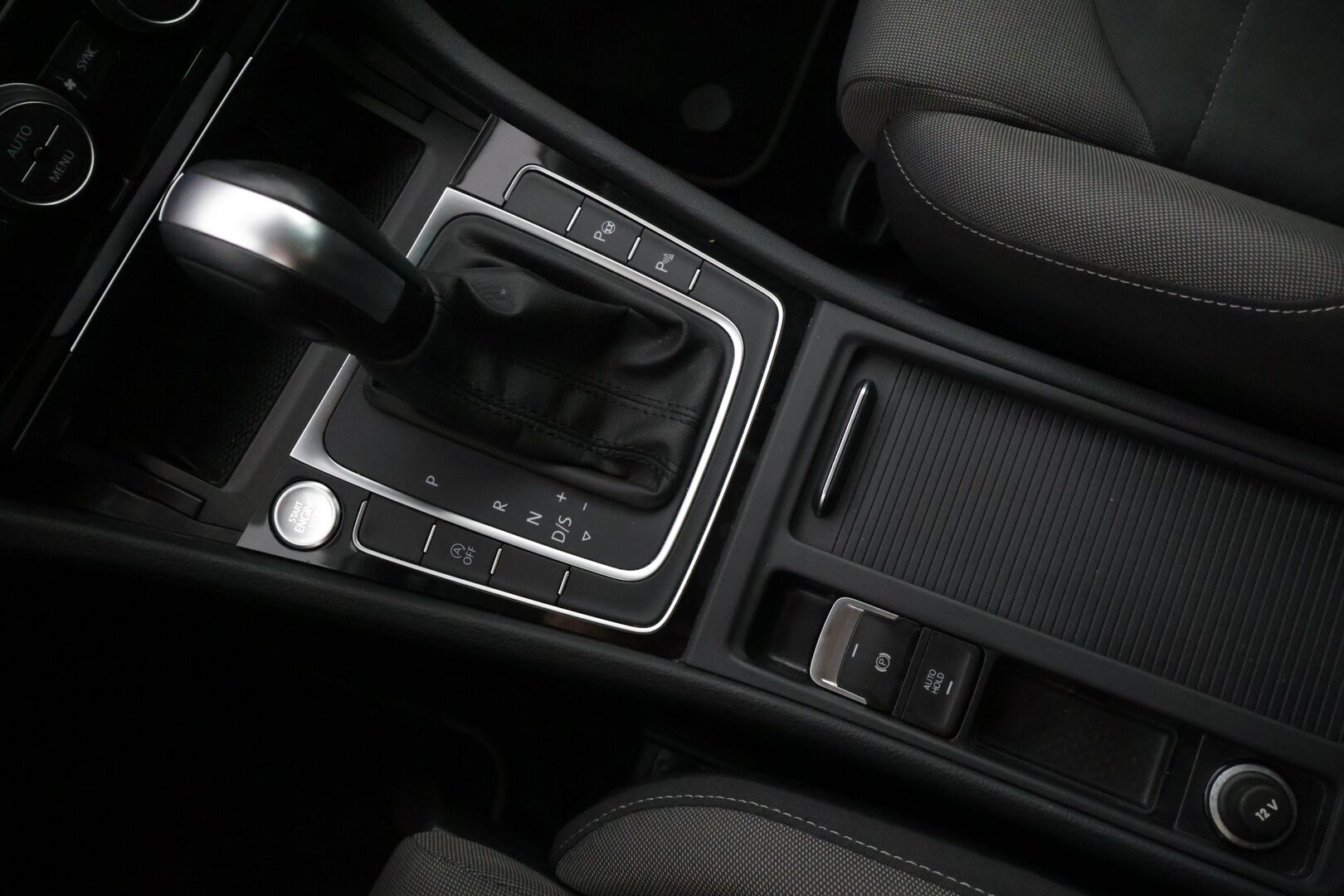 Volkswagen Golf 2020 Variant Highline 1,5 TSI EVO 110 kW (150 hv) DSG-automaatti * Webasto / Adapt vakkari / Park assist / Navi / P-kamera * - Suomi-auto / Kahdet hyväkuntoset renkaat vanteilla!