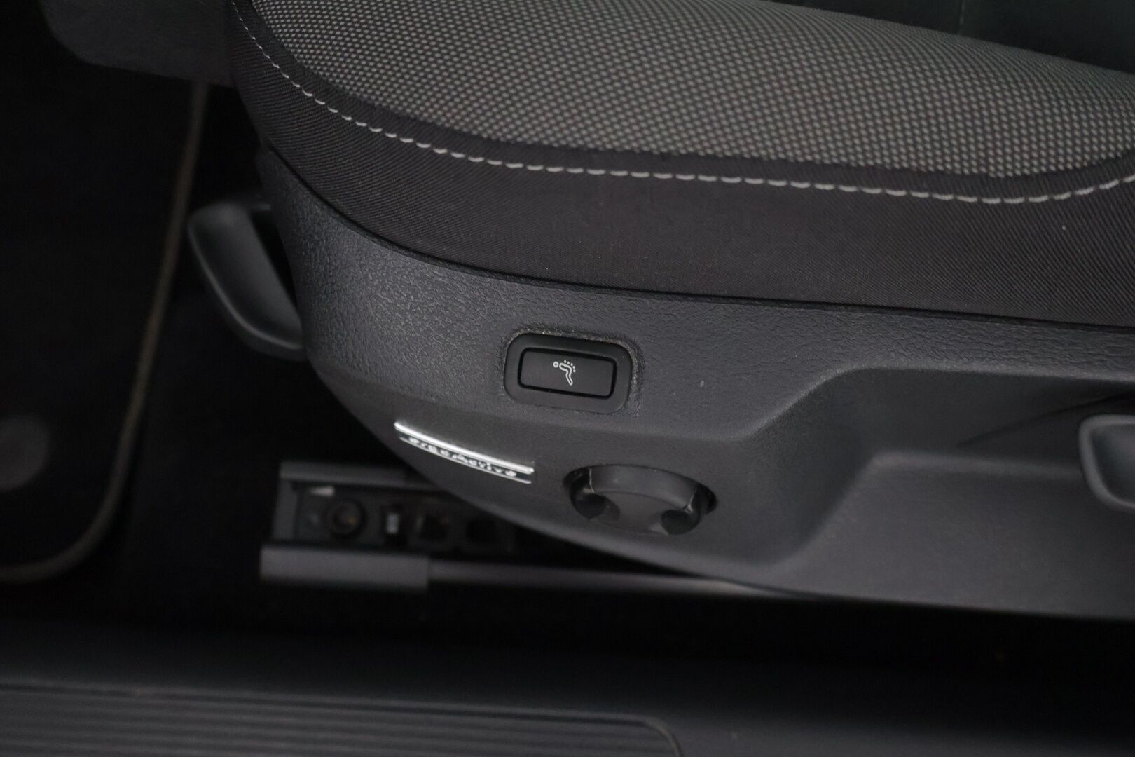 Volkswagen Golf 2020 Variant Highline 1,5 TSI EVO 110 kW (150 hv) DSG-automaatti * Webasto / Adapt vakkari / Park assist / Navi / P-kamera * - Suomi-auto / Kahdet hyväkuntoset renkaat vanteilla!