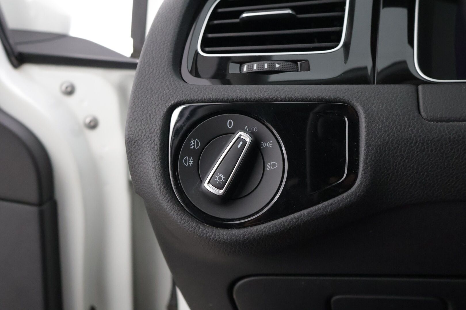 Volkswagen Golf 2020 Variant Highline 1,5 TSI EVO 110 kW (150 hv) DSG-automaatti * Webasto / Adapt vakkari / Park assist / Navi / P-kamera * - Suomi-auto / Kahdet hyväkuntoset renkaat vanteilla!