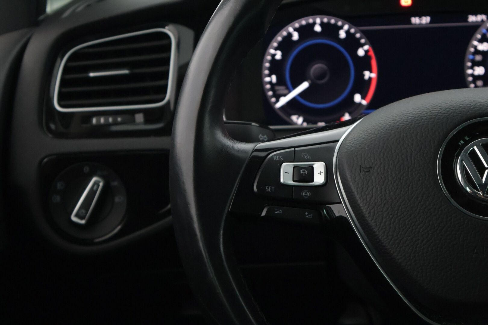 Volkswagen Golf 2020 Variant Highline 1,5 TSI EVO 110 kW (150 hv) DSG-automaatti * Webasto / Adapt vakkari / Park assist / Navi / P-kamera * - Suomi-auto / Kahdet hyväkuntoset renkaat vanteilla!
