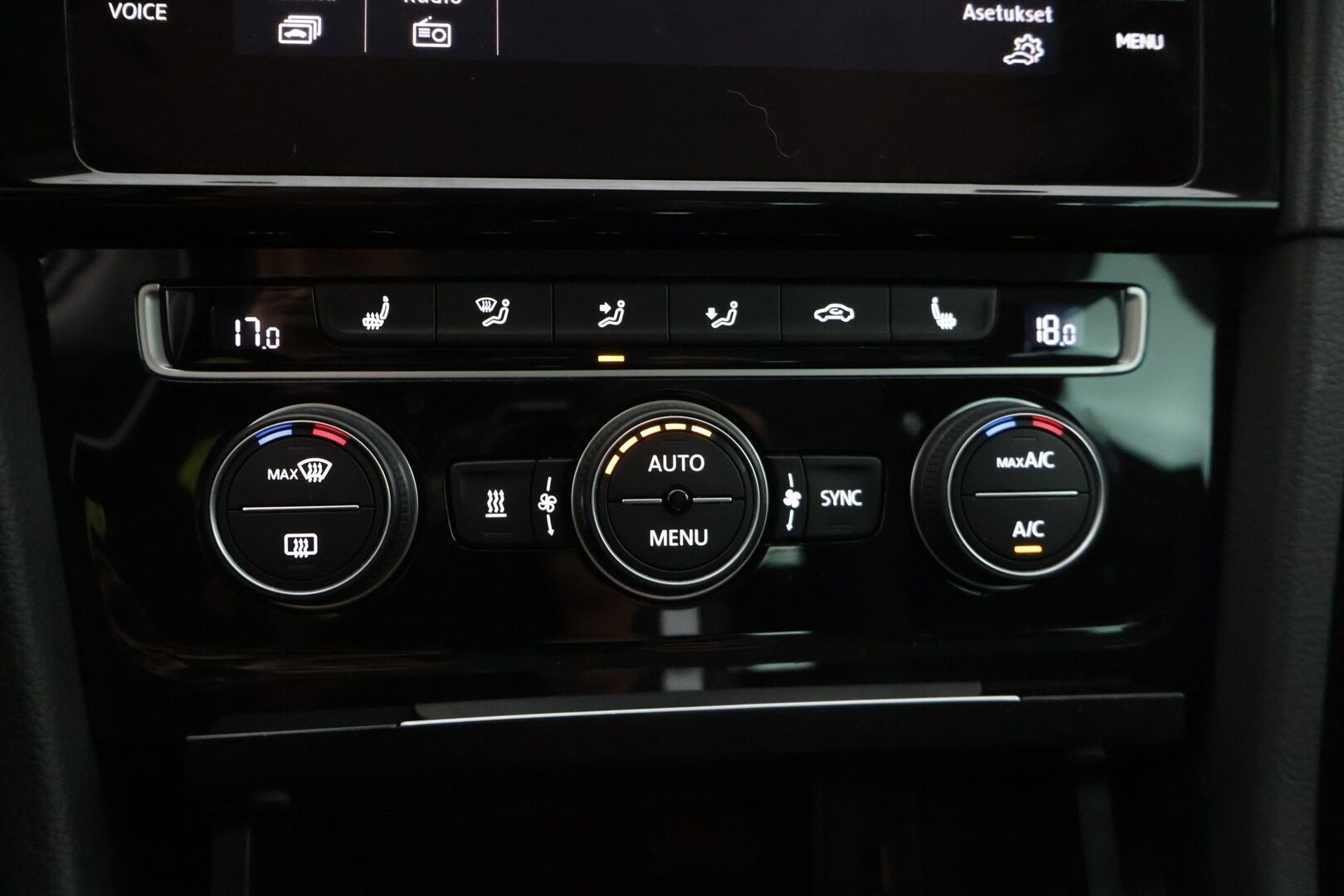 Volkswagen Golf 2020 Variant Highline 1,5 TSI EVO 110 kW (150 hv) DSG-automaatti * Webasto / Adapt vakkari / Park assist / Navi / P-kamera * - Suomi-auto / Kahdet hyväkuntoset renkaat vanteilla!
