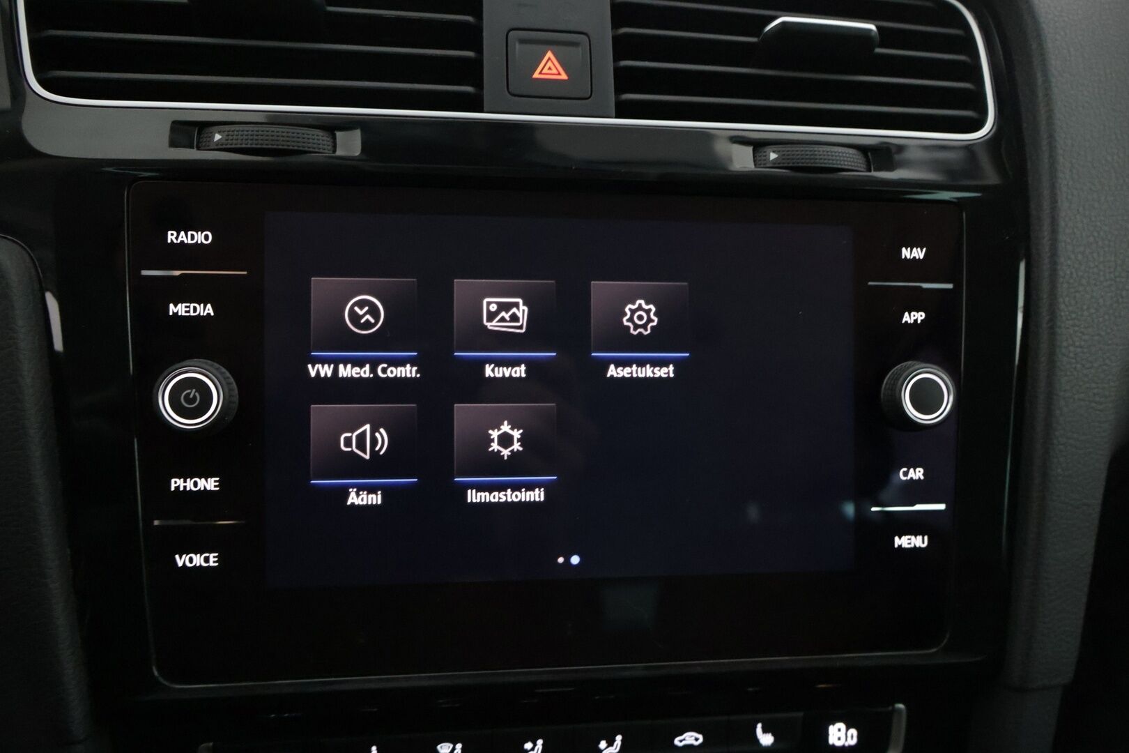 Volkswagen Golf 2020 Variant Highline 1,5 TSI EVO 110 kW (150 hv) DSG-automaatti * Webasto / Adapt vakkari / Park assist / Navi / P-kamera * - Suomi-auto / Kahdet hyväkuntoset renkaat vanteilla!
