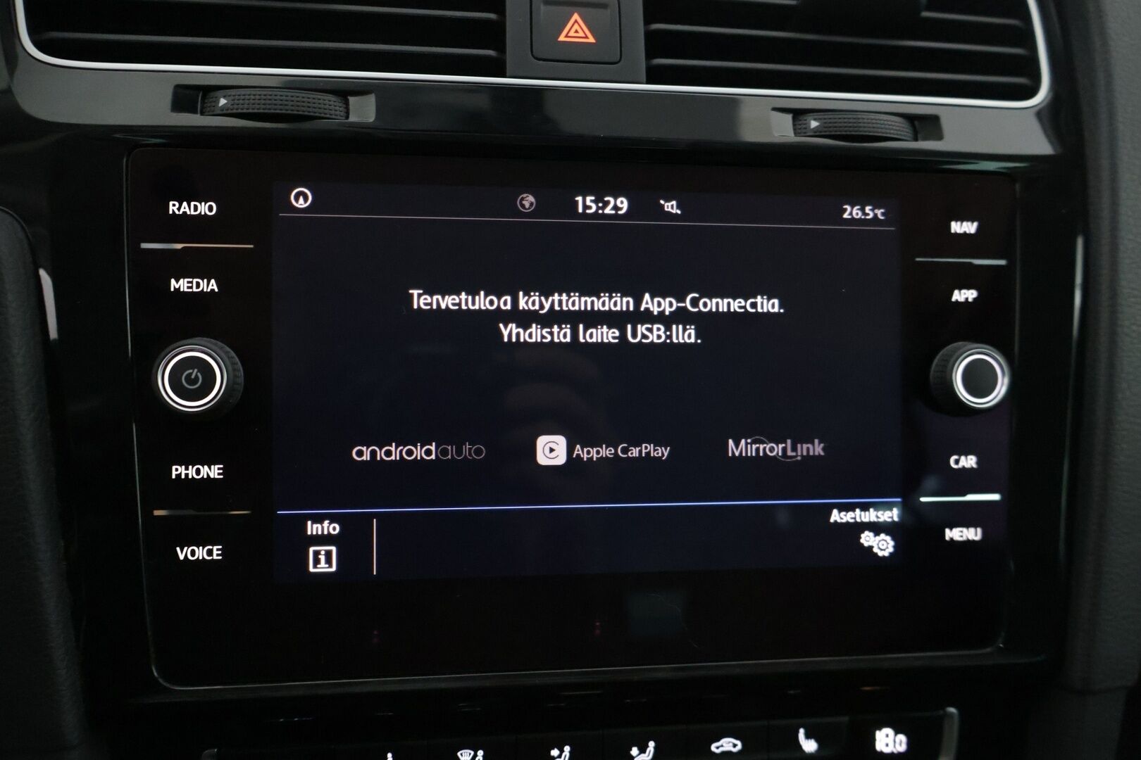 Volkswagen Golf 2020 Variant Highline 1,5 TSI EVO 110 kW (150 hv) DSG-automaatti * Webasto / Adapt vakkari / Park assist / Navi / P-kamera * - Suomi-auto / Kahdet hyväkuntoset renkaat vanteilla!