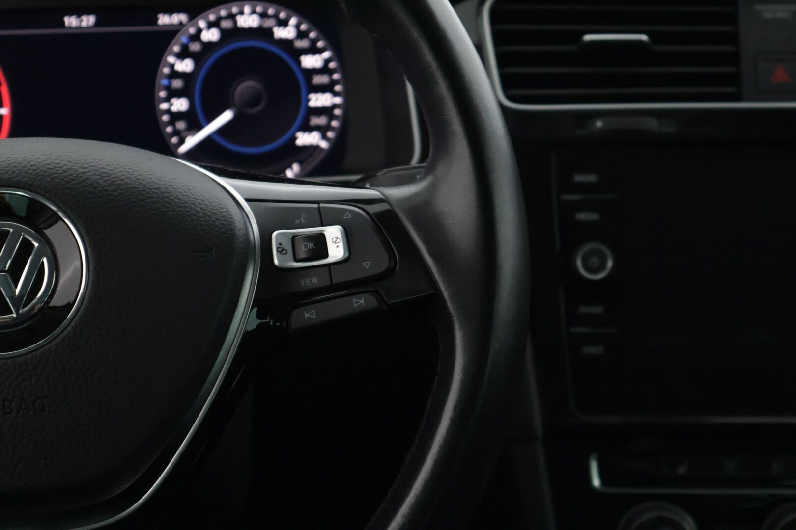 Volkswagen Golf 2020 Variant Highline 1,5 TSI EVO 110 kW (150 hv) DSG-automaatti * Webasto / Adapt vakkari / Park assist / Navi / P-kamera * - Suomi-auto / Kahdet hyväkuntoset renkaat vanteilla!