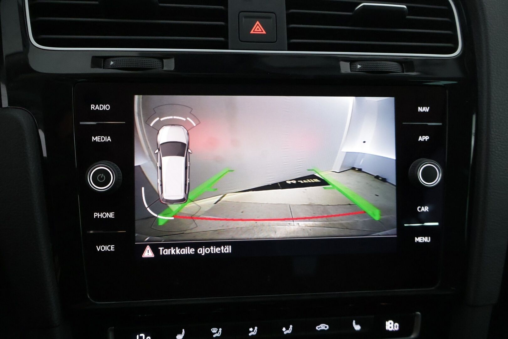 Volkswagen Golf 2020 Variant Highline 1,5 TSI EVO 110 kW (150 hv) DSG-automaatti * Webasto / Adapt vakkari / Park assist / Navi / P-kamera * - Suomi-auto / Kahdet hyväkuntoset renkaat vanteilla!