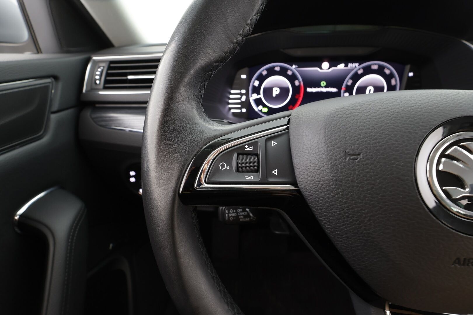 Skoda Superb 2020 Combi 1,5 TSI ACT Style DSG Autom. - | ACC | Webasto | Canton | Matrix-LED | P.Kamera | Muistipenkki | Ratinlämmitys | Puolinahat | Suomi-auto | Kahdet Renkaat | Merkkihuollettu |