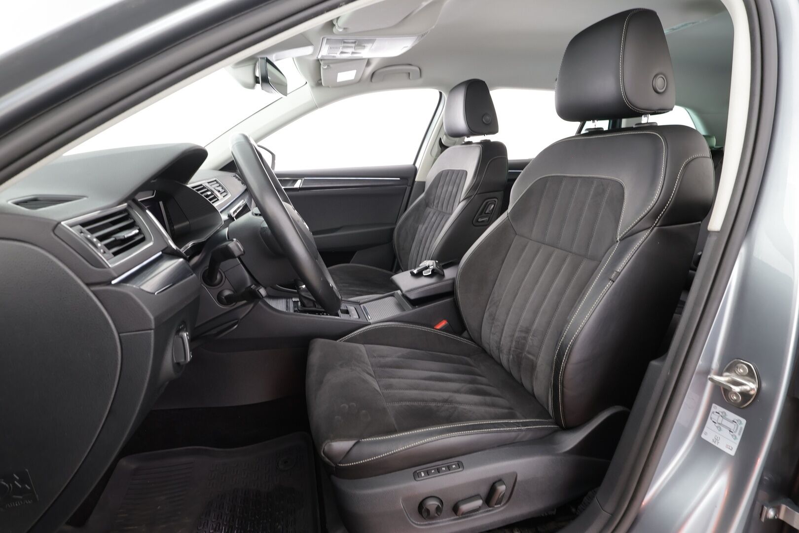 Skoda Superb 2020 Combi 1,5 TSI ACT Style DSG Autom. - | ACC | Webasto | Canton | Matrix-LED | P.Kamera | Muistipenkki | Ratinlämmitys | Puolinahat | Suomi-auto | Kahdet Renkaat | Merkkihuollettu |